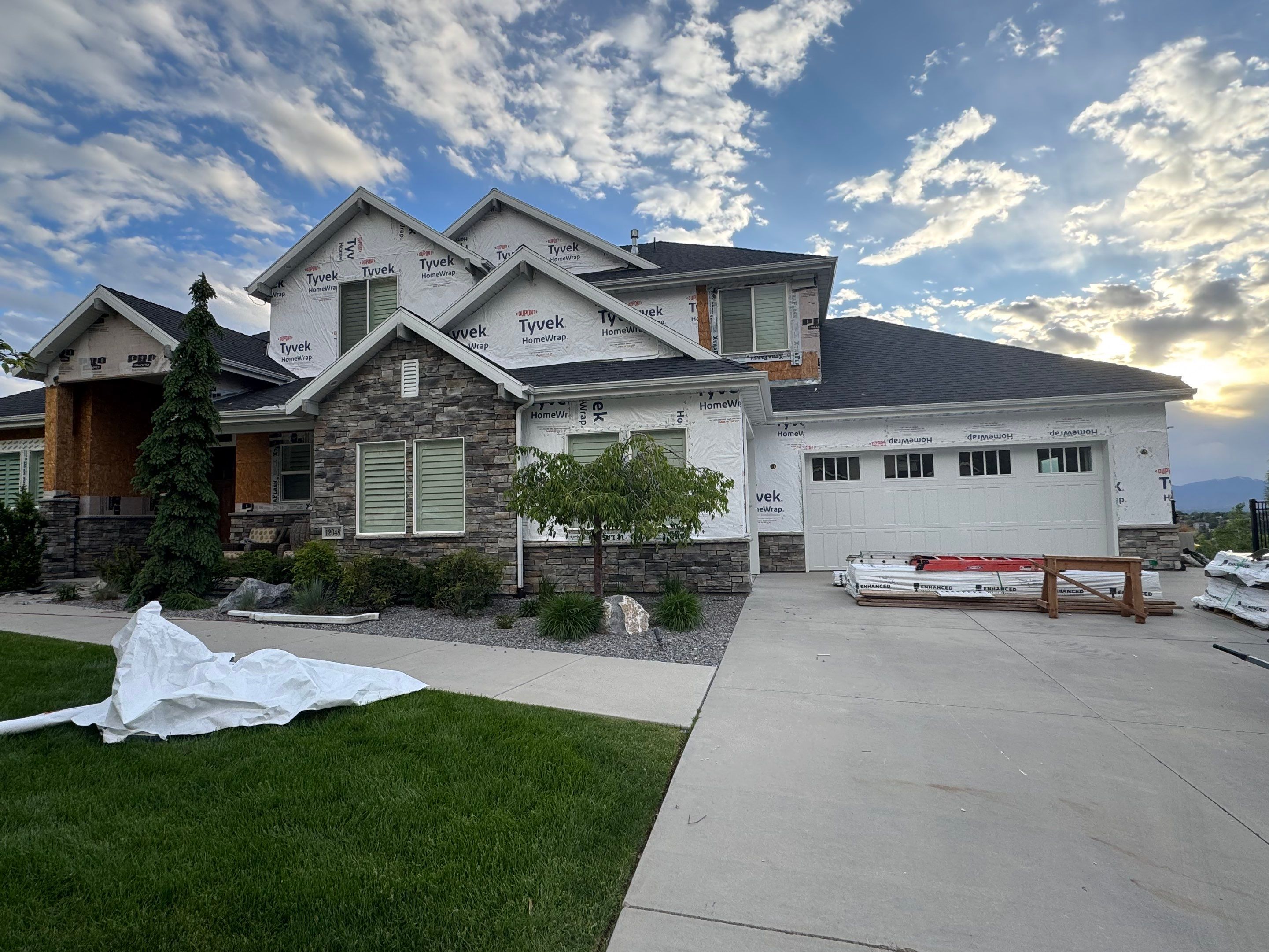 Draper | Hardie Mixed Siding | Custom Green & White by Ideal Siding Utah