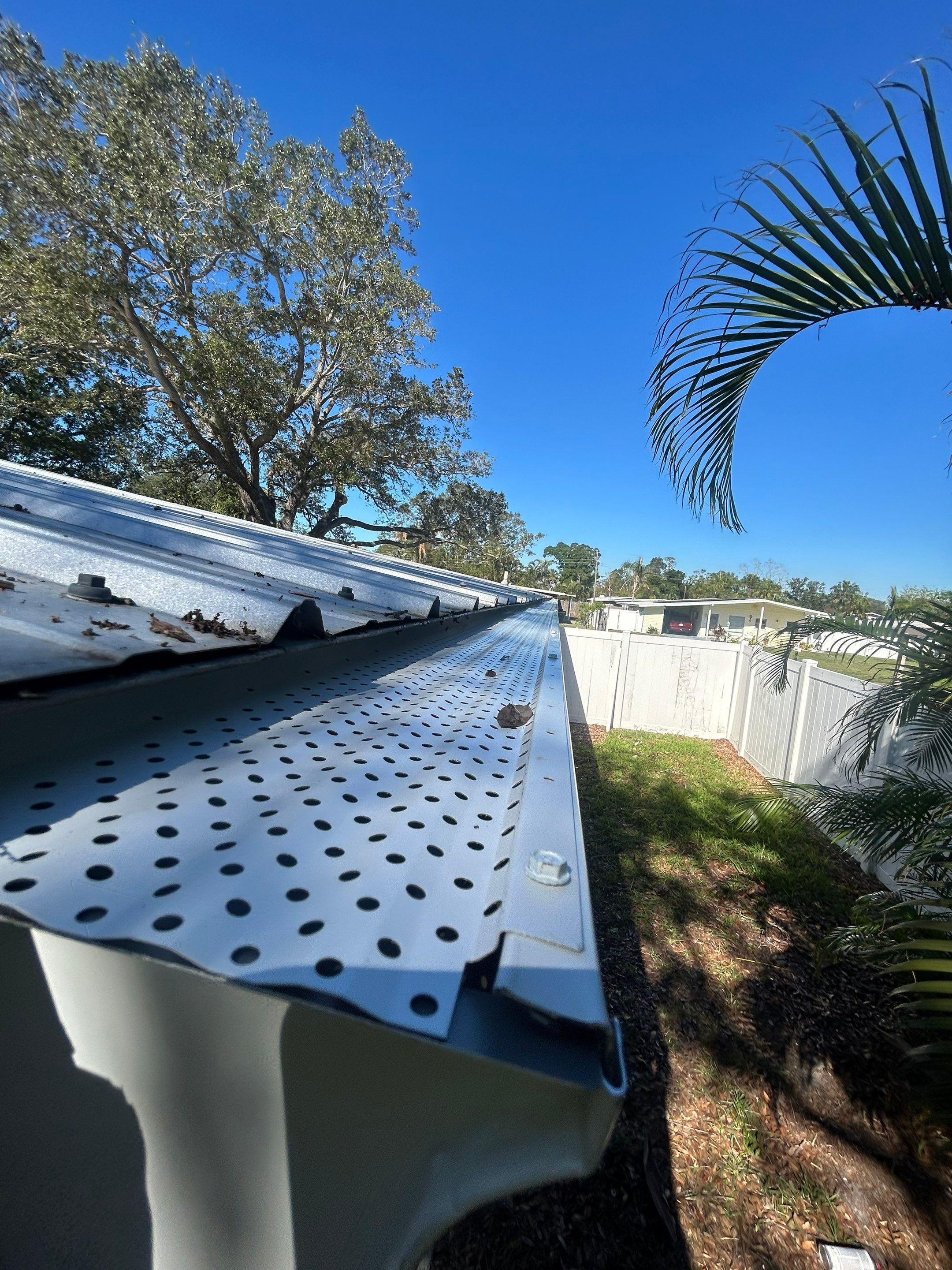 6 Inch Seamless Gutters using White Seamless Gutters in Sarasota FL by Gutter Professors