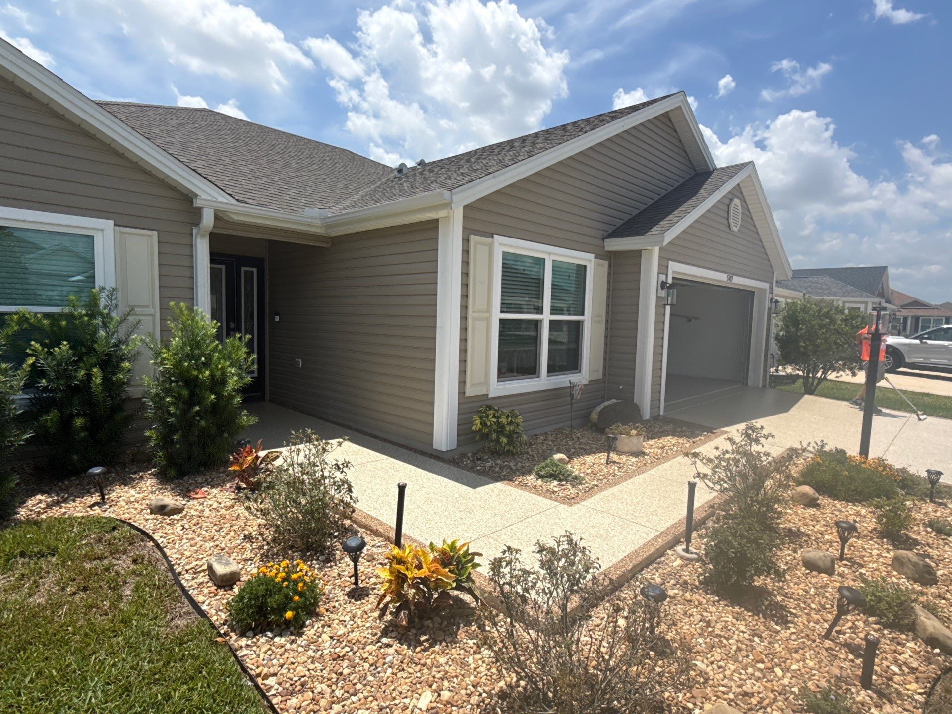 Driveway with Border by Innovative Concrete Coatings 