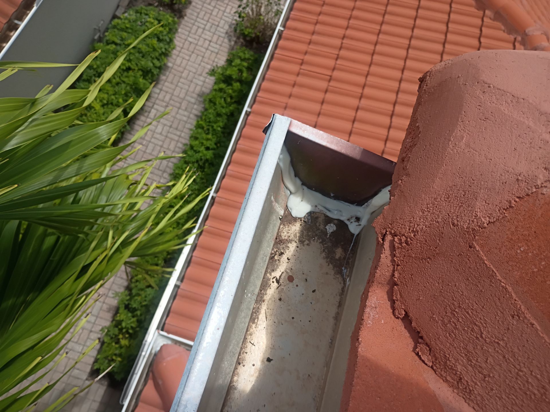 Aluminum Seamless Gutters using seal gutters in Fort Myers FL by Gutter Professors