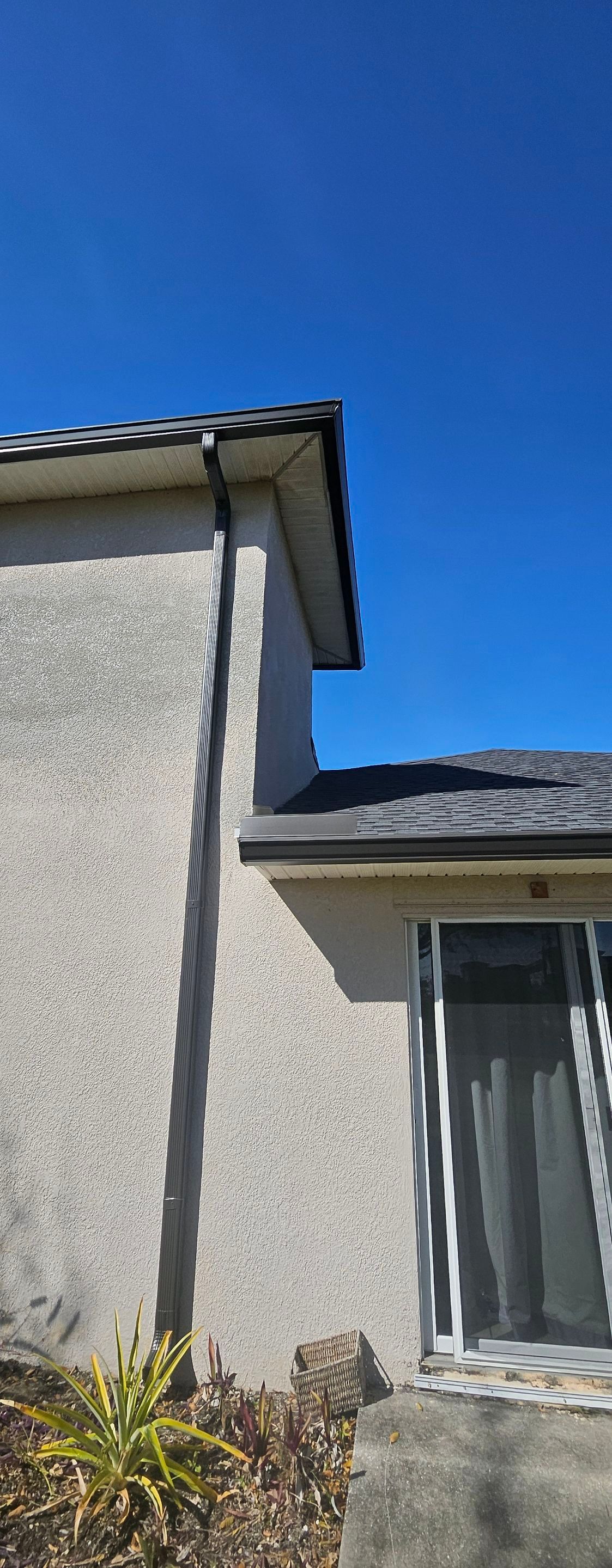 Dark Bronze Seamless Gutters using 6-Inch Seamless Gutters in Cape Coral FL by Gutter Professors