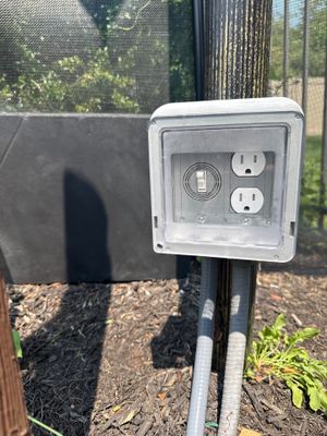 Outdoor GFCI outlet/switch box