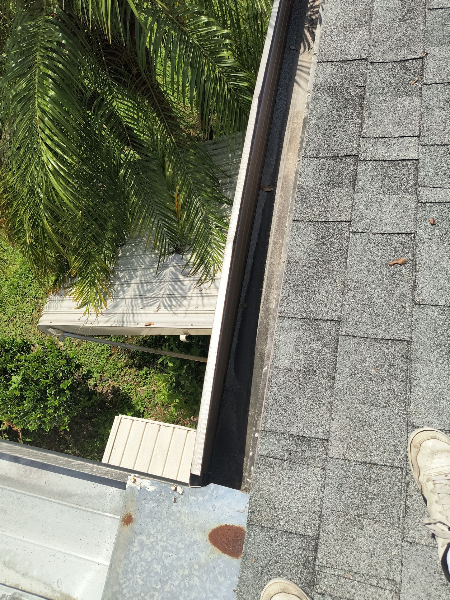 Aluminum Seamless Gutters using gutter cleaning in Sarasota FL by Gutter Professors