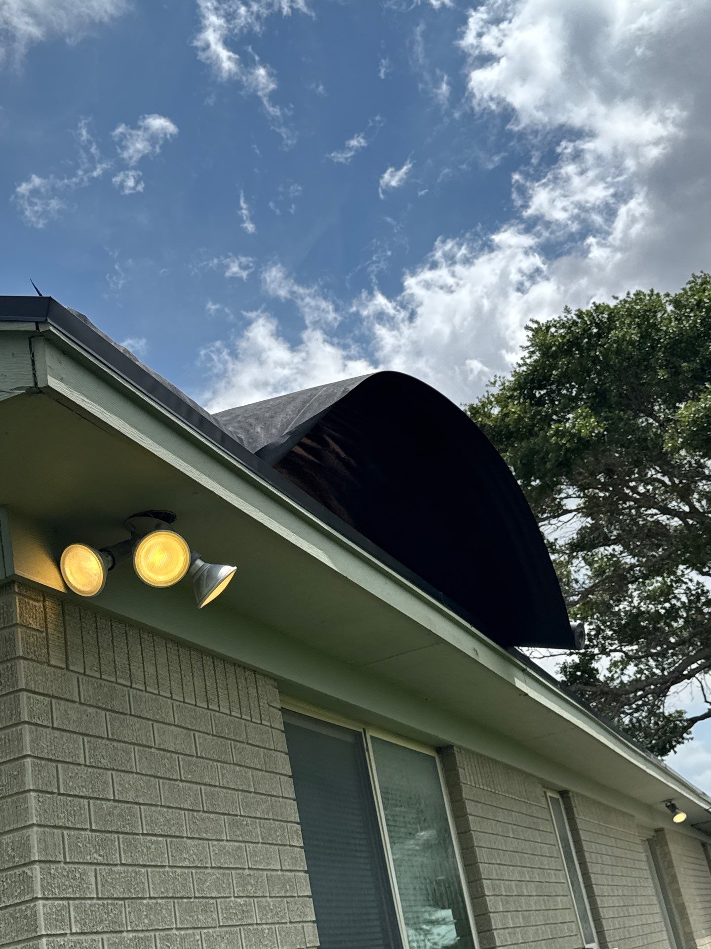 Roof Replacement louise by Roof Repair Company