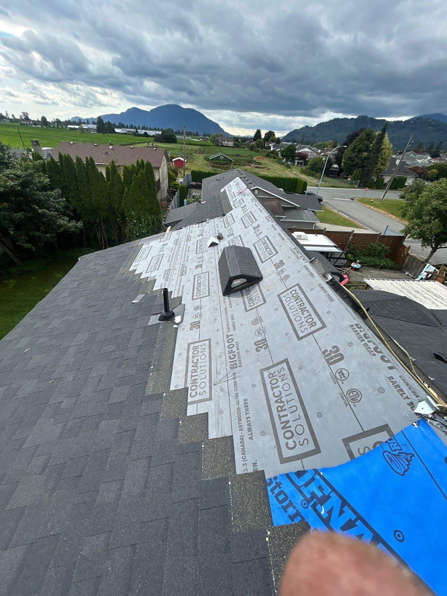 Residential Roofing Installation using OC onyxs black shingle by Top Notch Roofing Inc