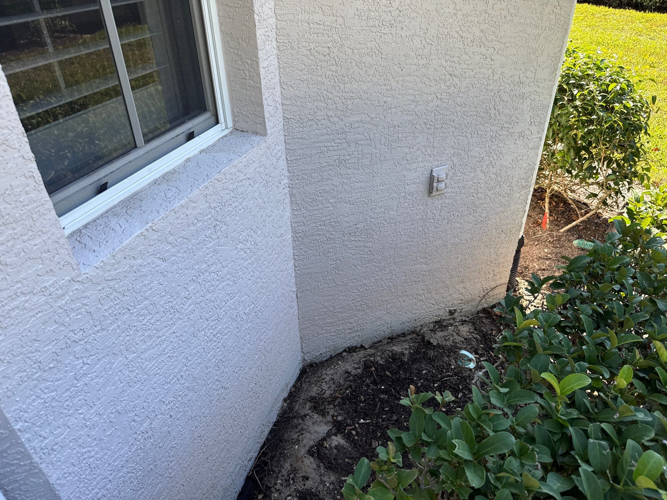 House Wash, Pool Deck & Screen Enclosure Cleaning | University Park, Sarasota FL by Sunshine AquaWash