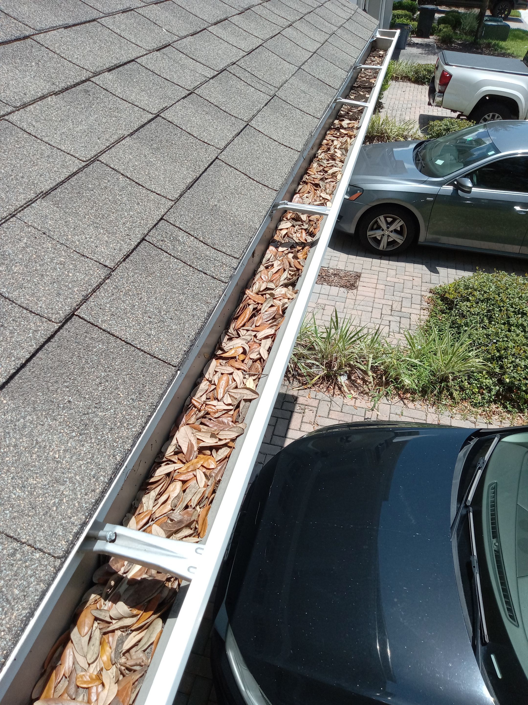 HOA gutter cleaning before photo