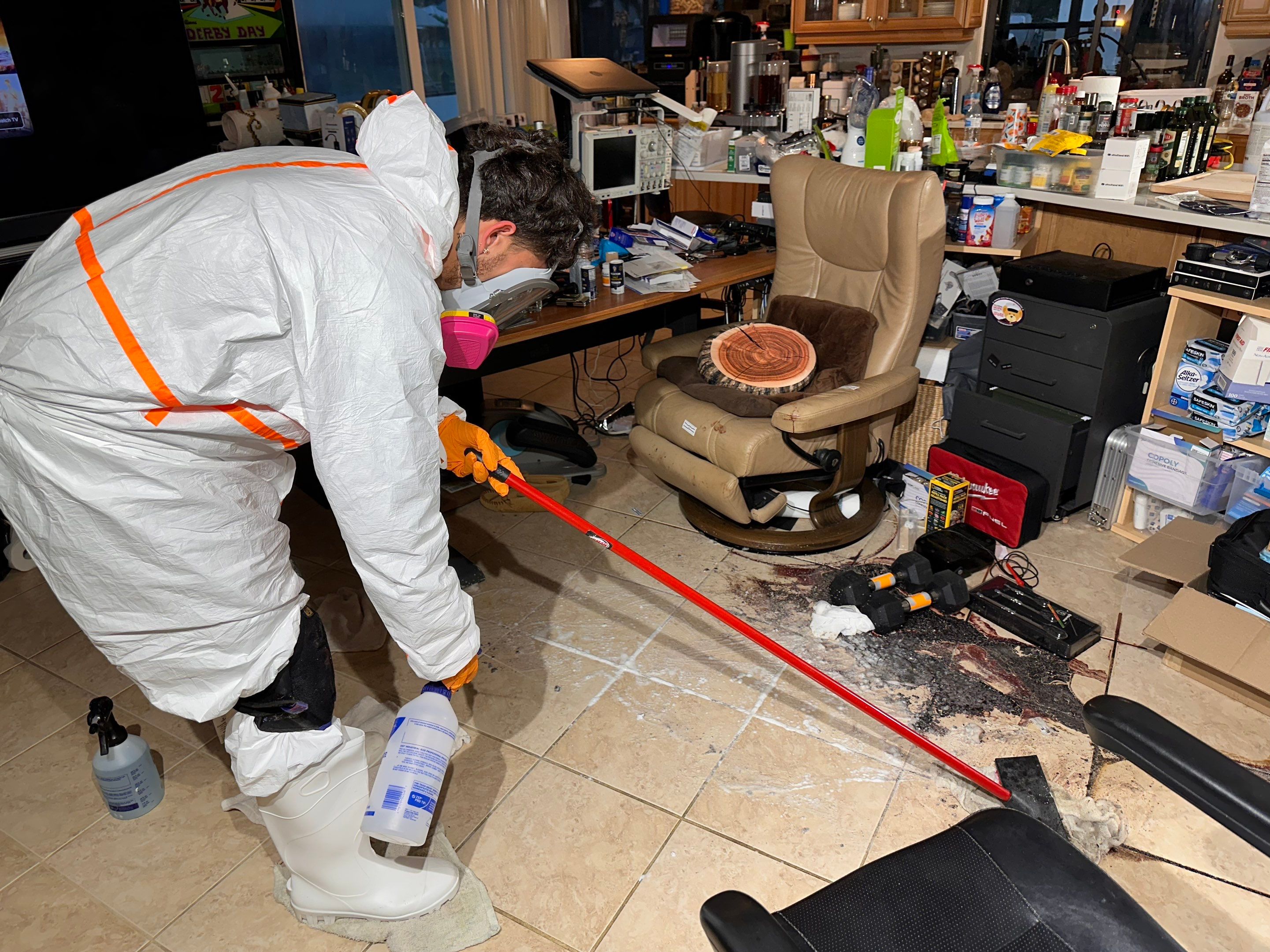 Suicide, Gunshot to the Chest, Living Room in Fort Myers by Sadie’s Pro Cleaning