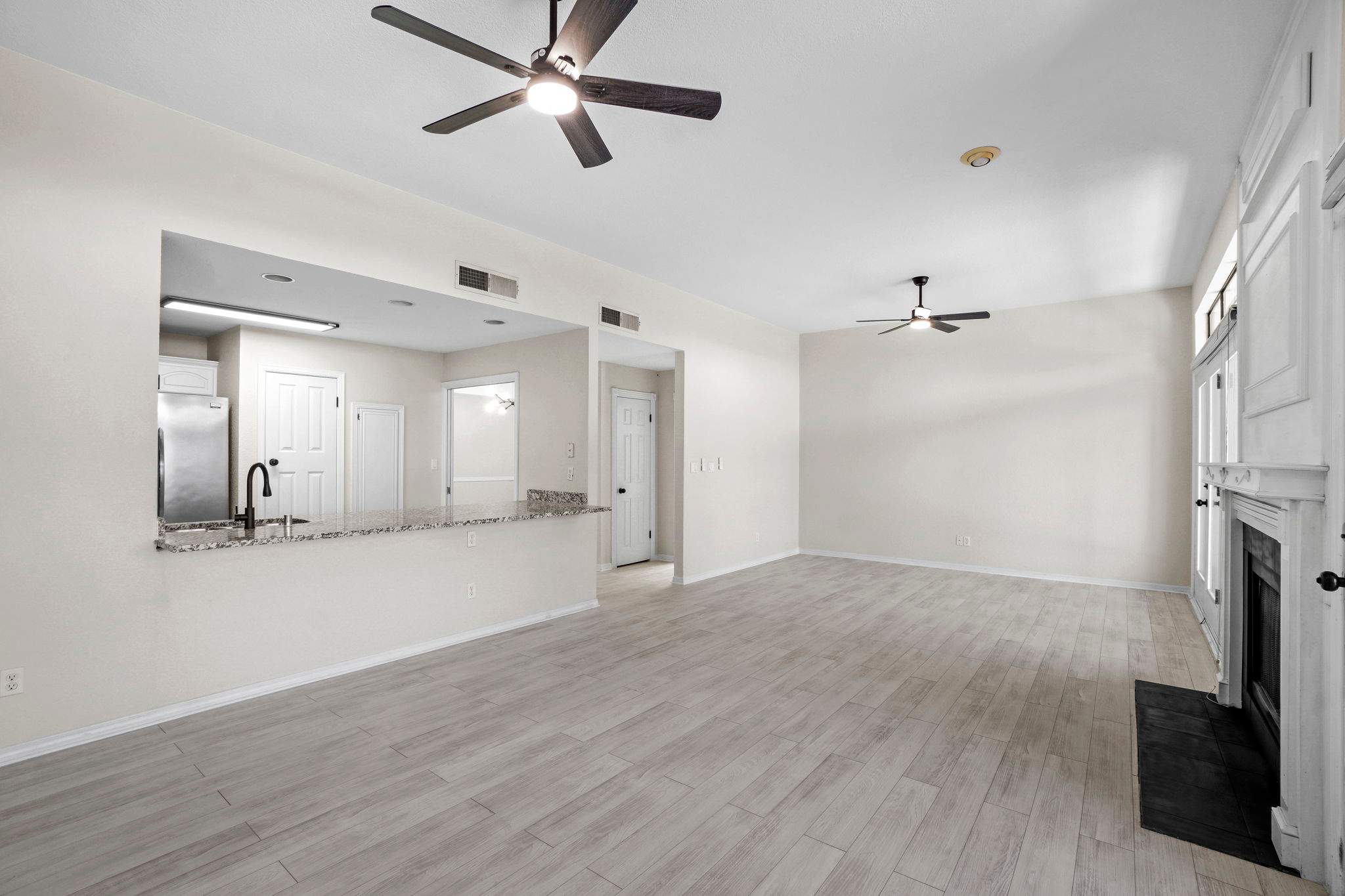 Luxury condo remodel by the golf course by Castro Brothers Solutions
