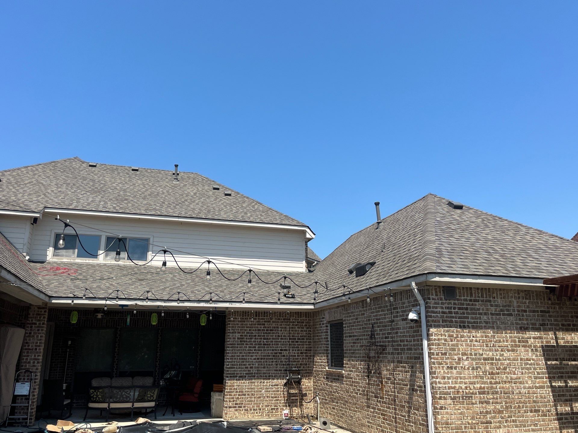 Pink Brick/WW Shingle by Tejas Roofworks + Restoration
