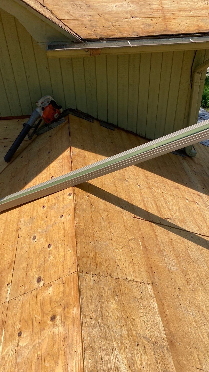 Siding Replacement using CertainTeed Restoration Classic D5 by 180 Contractors