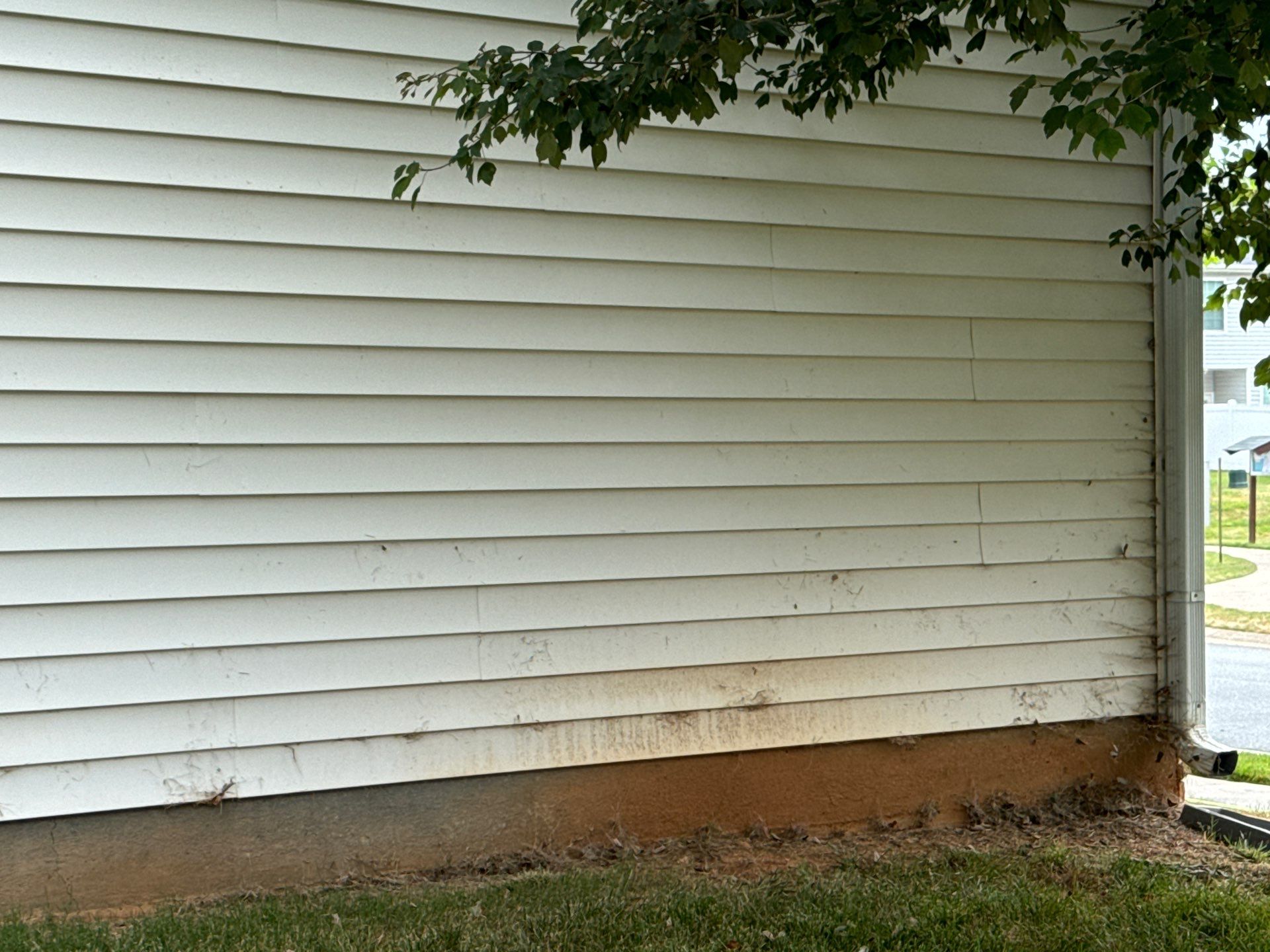 pressure washing exterior siding to remove dirt buildup and stains