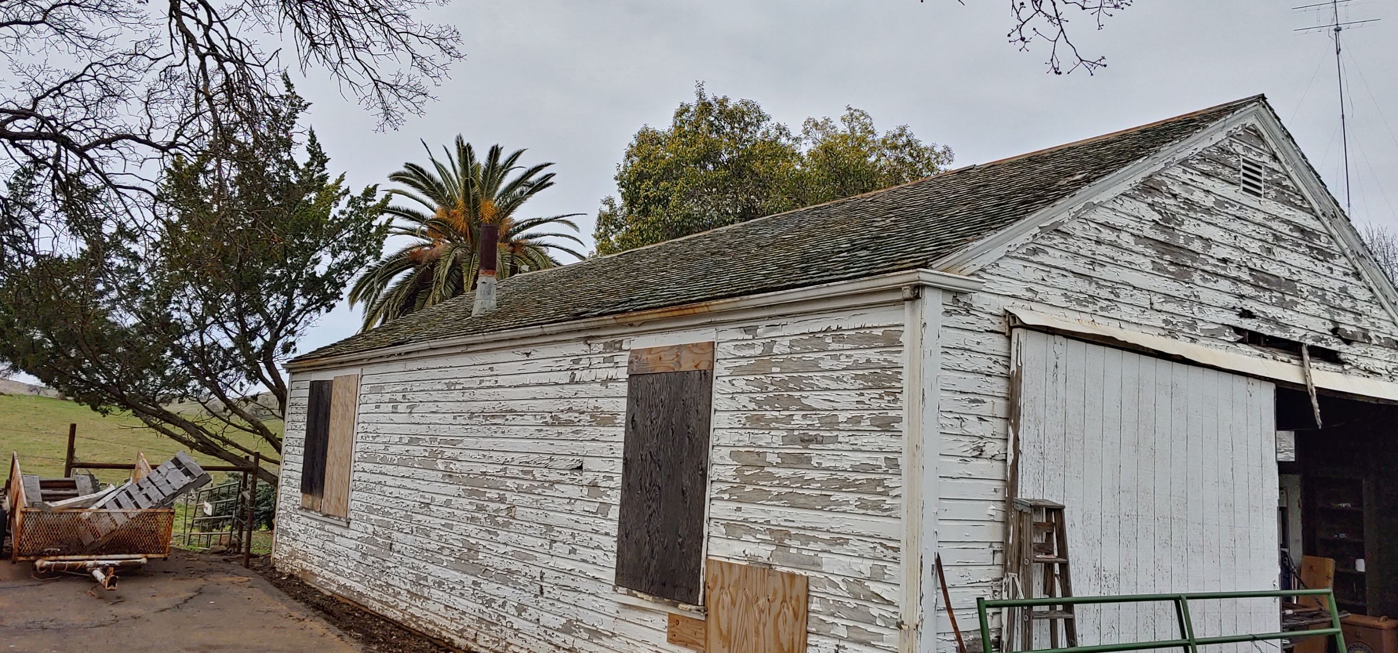 Residential Roofing Installation using Standing seam metal roofing system by Straight Edge Roofing Inc