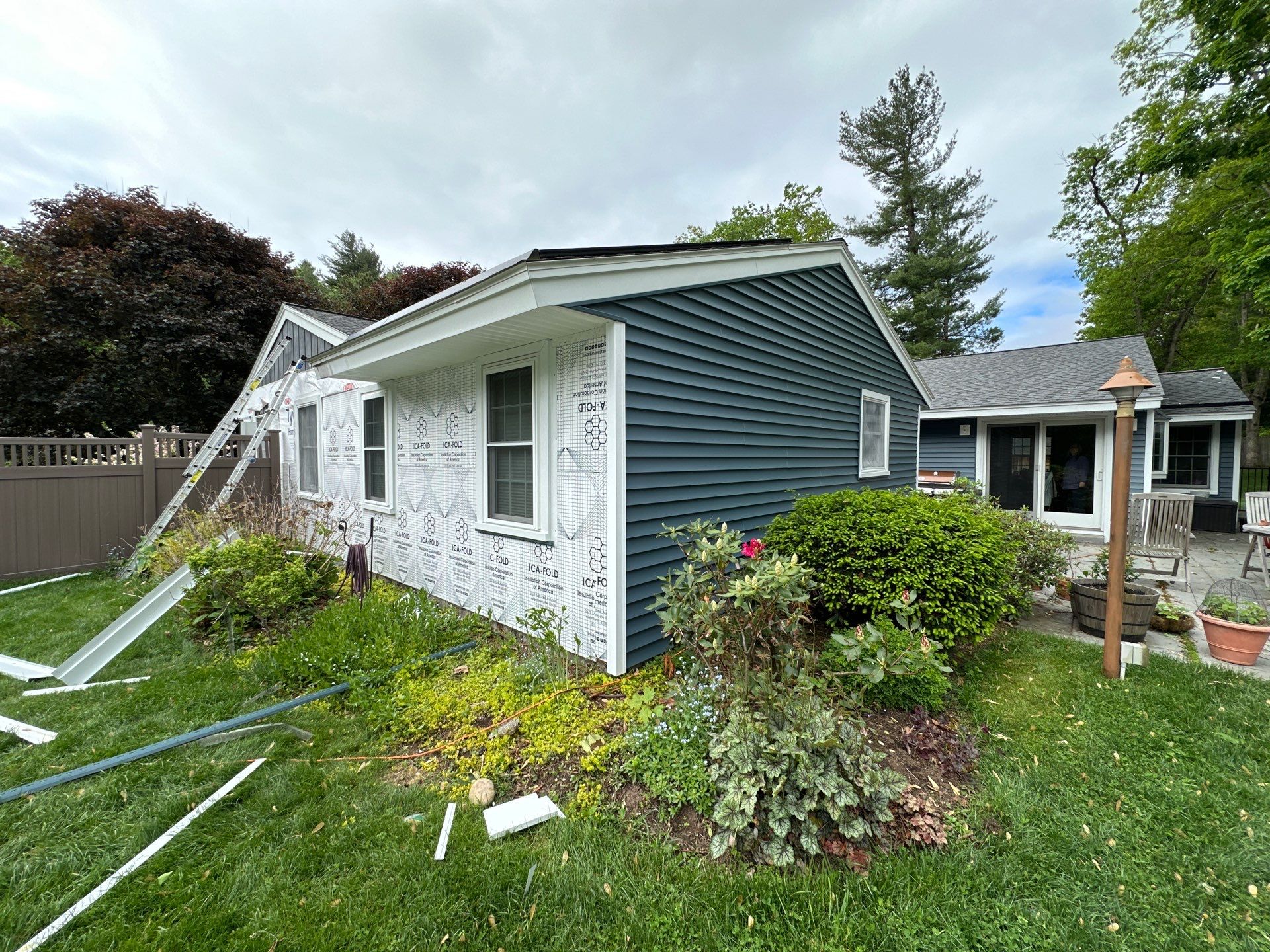 Vinyl Siding Transformation – Pacific Blue by Mighty Dog Roofing of Greater Middlesex County