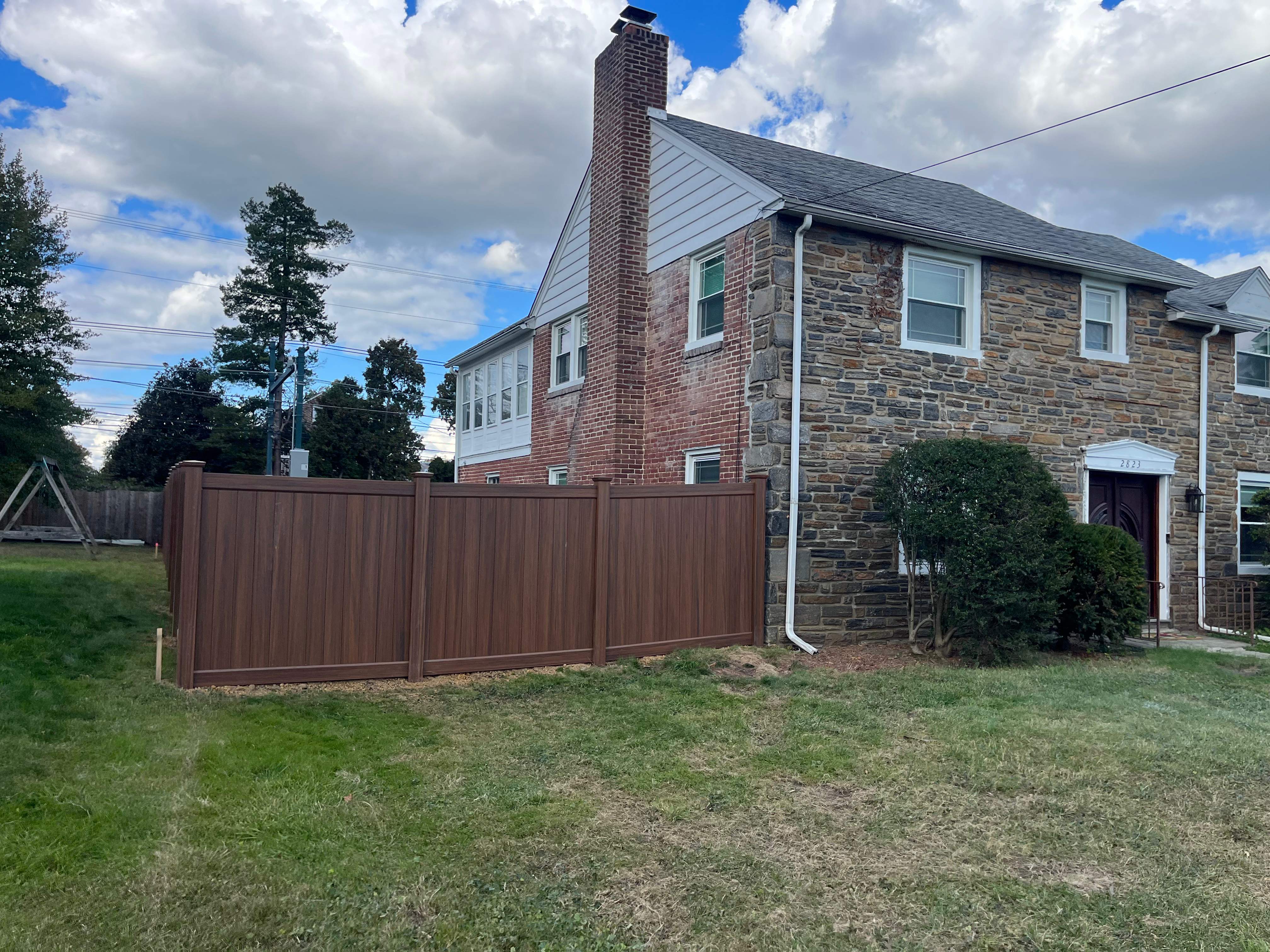 6' High Mocha Walnut Vinyl Installation by Jensen Fencing