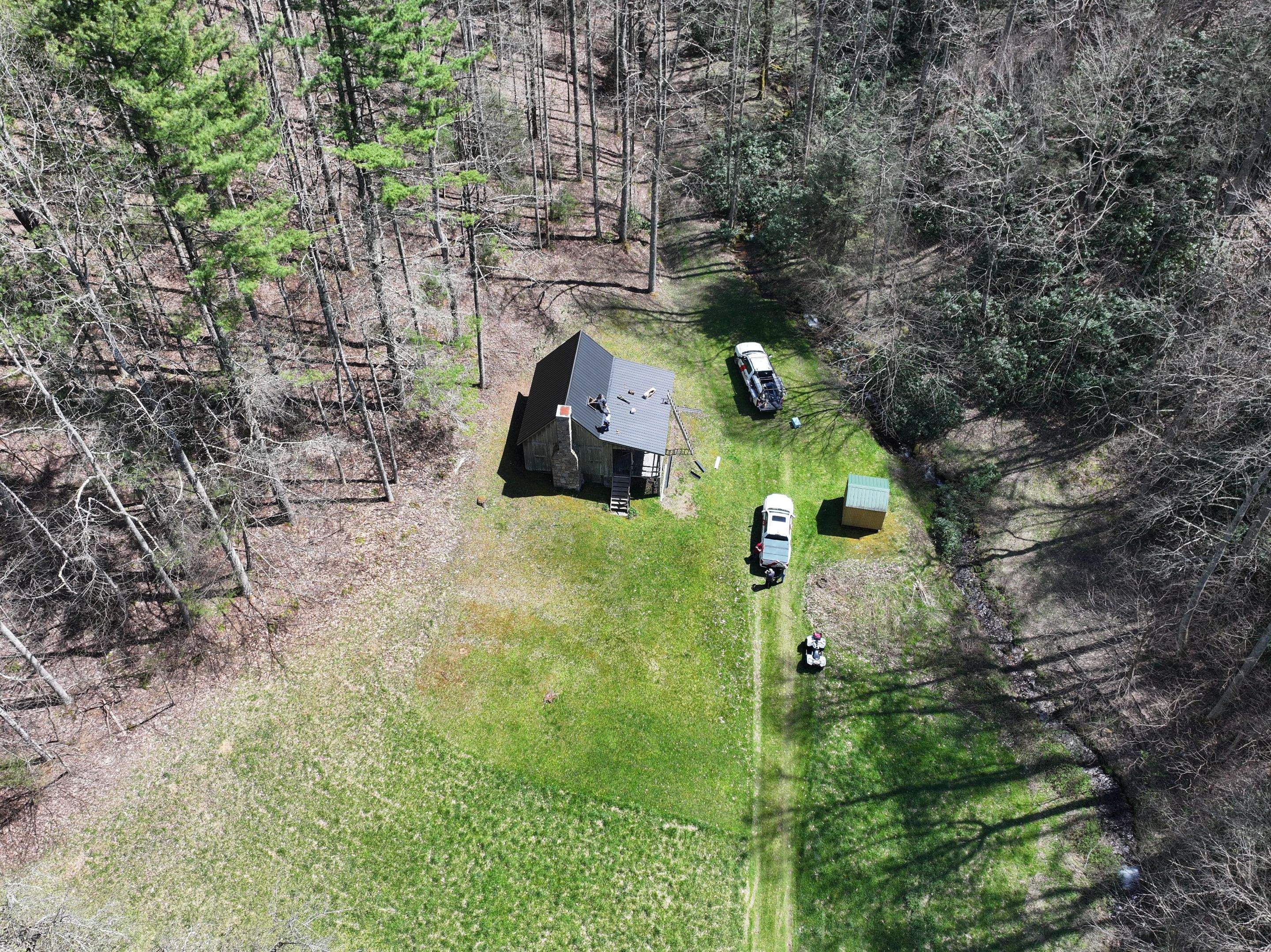 Sluder Cabin by Omnia Roofing