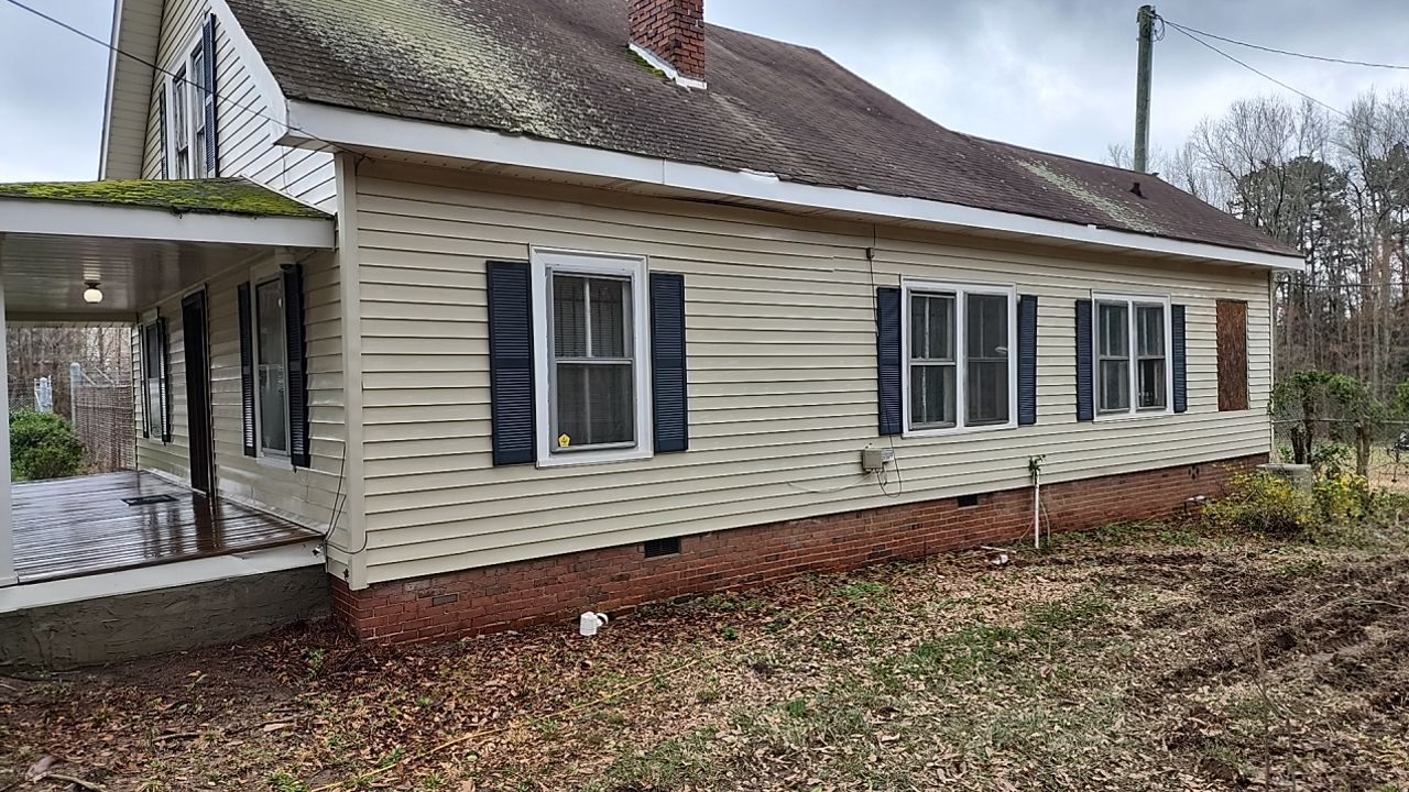 House Wash using cleaner by Power Wash Masters LLC
