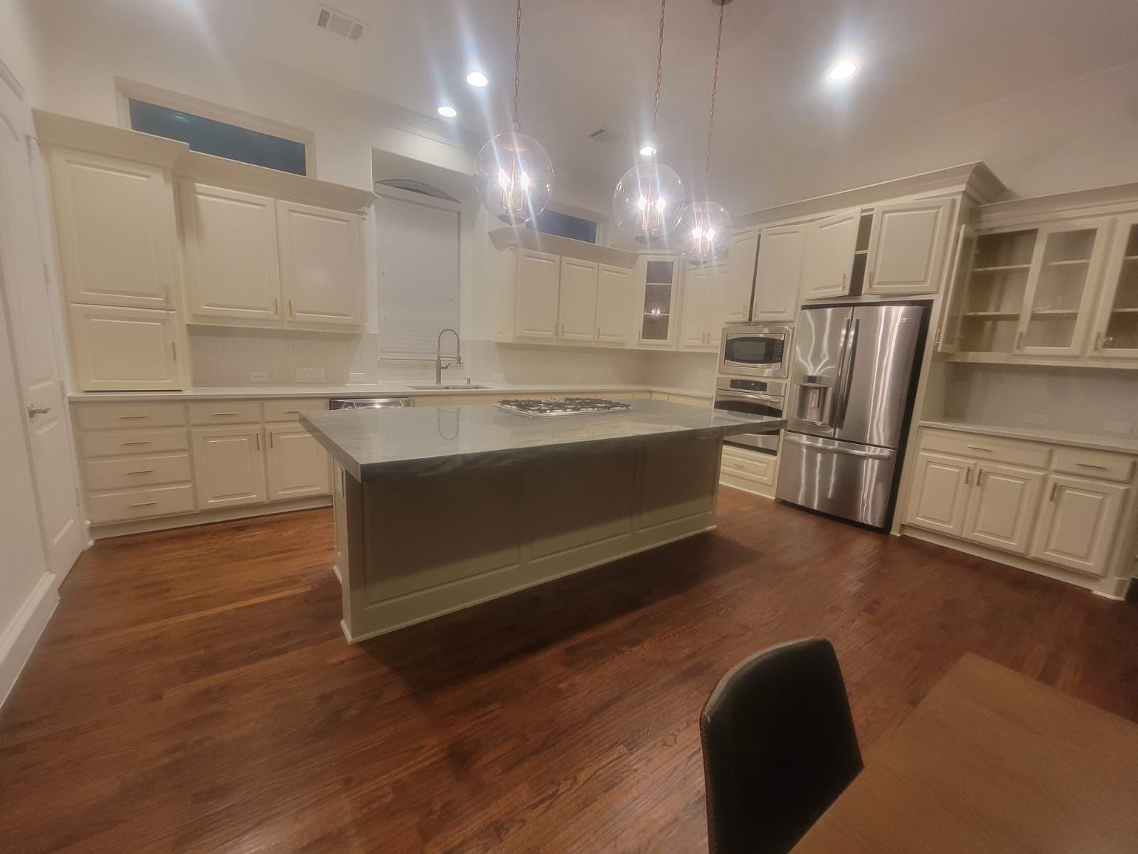 Kitchen Remodel using Quartzite by SLM General Contractors & Roofing
