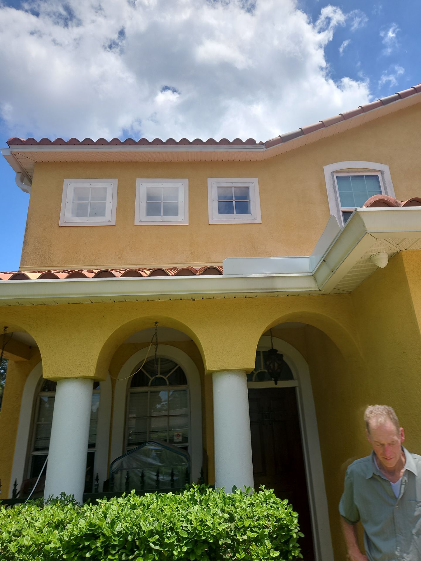 6 Inch Seamless Gutters using Gutter Guards in Tampa FL by Gutter Professors