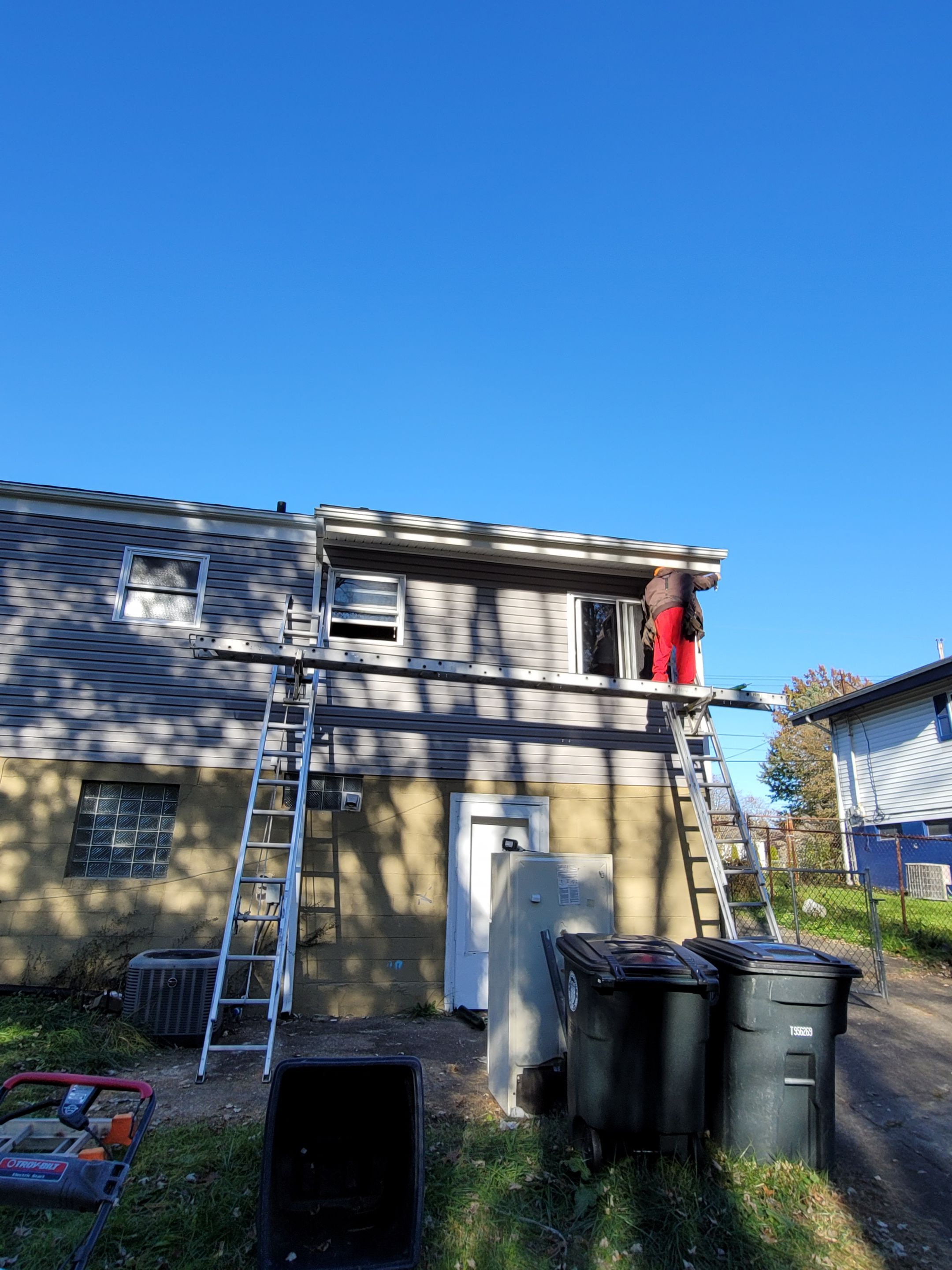 Brand: Atlas Pinnacle Color: Pristine Scotchgard Pweter Drip: White by Eagle Eye Roofing