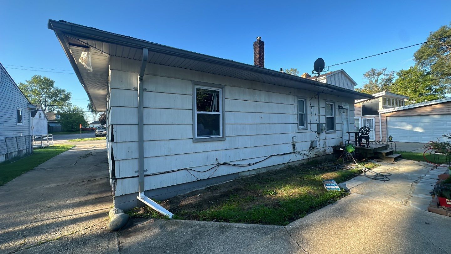 Siding Replacement using CertainTeed Restoration Classis D4 by 180 Contractors