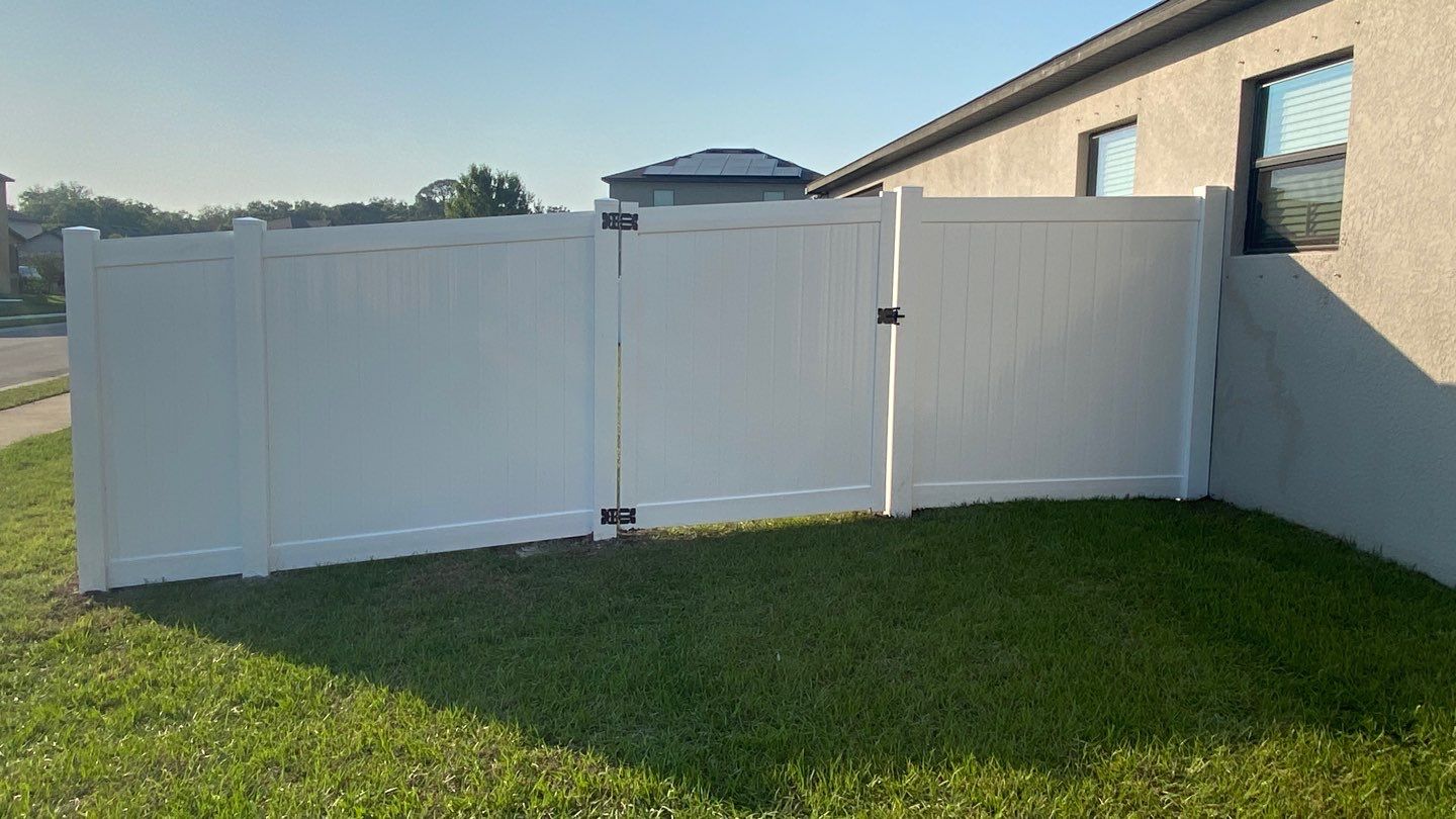 Palmetto, FL 6ft. Tall White Vinyl Privacy Fence  by Asap fence and gates, LLC