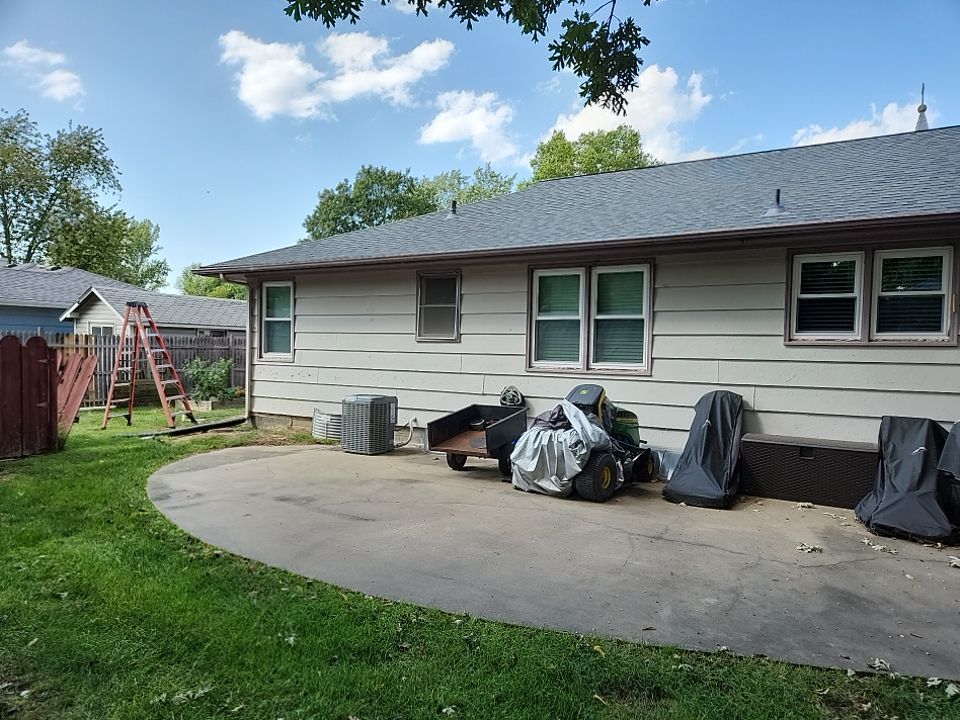 Siding Installation using Driftwood Craneboard D7 by EEC Windows, Siding & Roofing