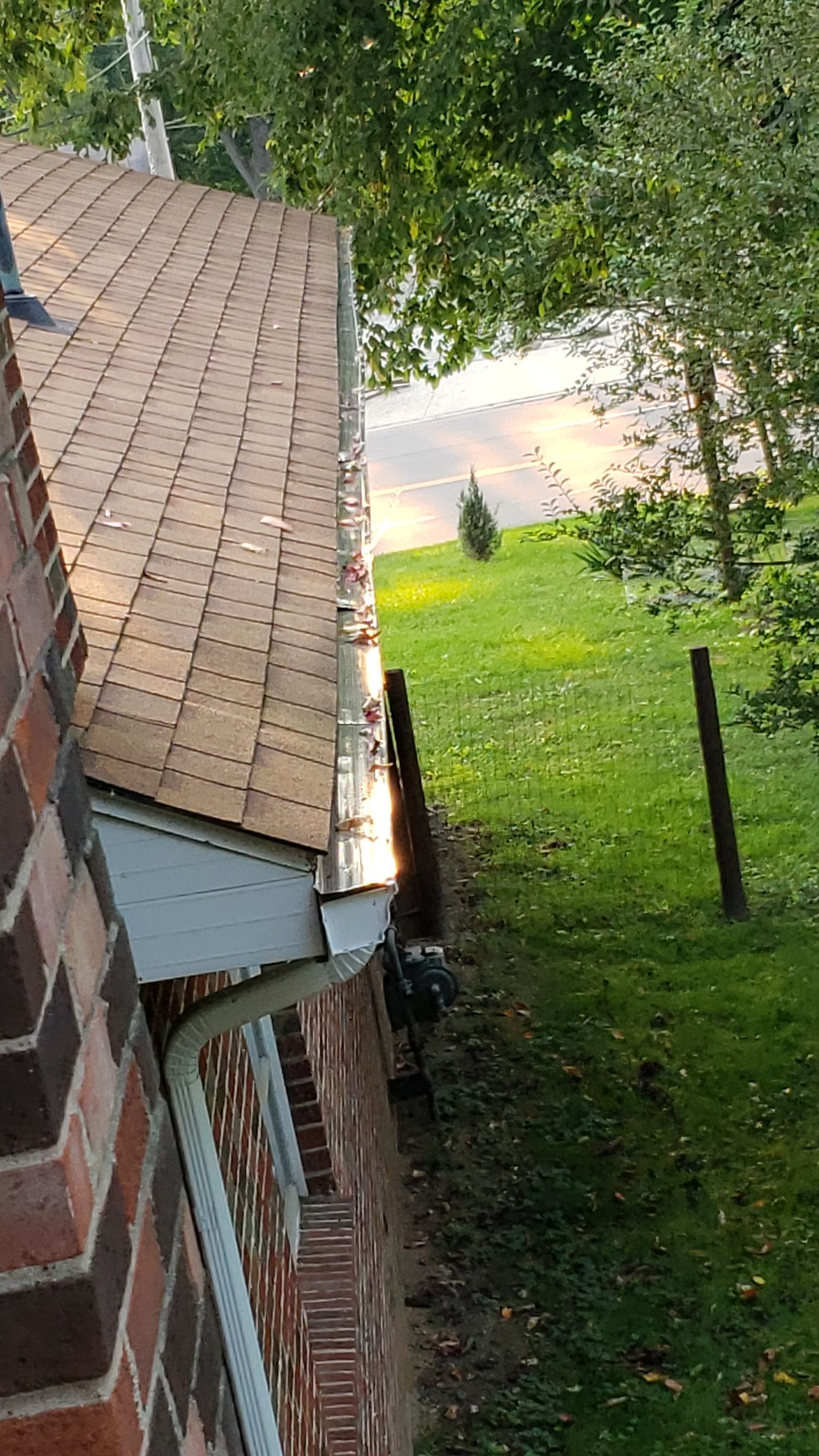 ATLAS PINNACLE COLOR: MORNING HARVEST DRIPE EDGE: WHITE by Eagle Eye Roofing