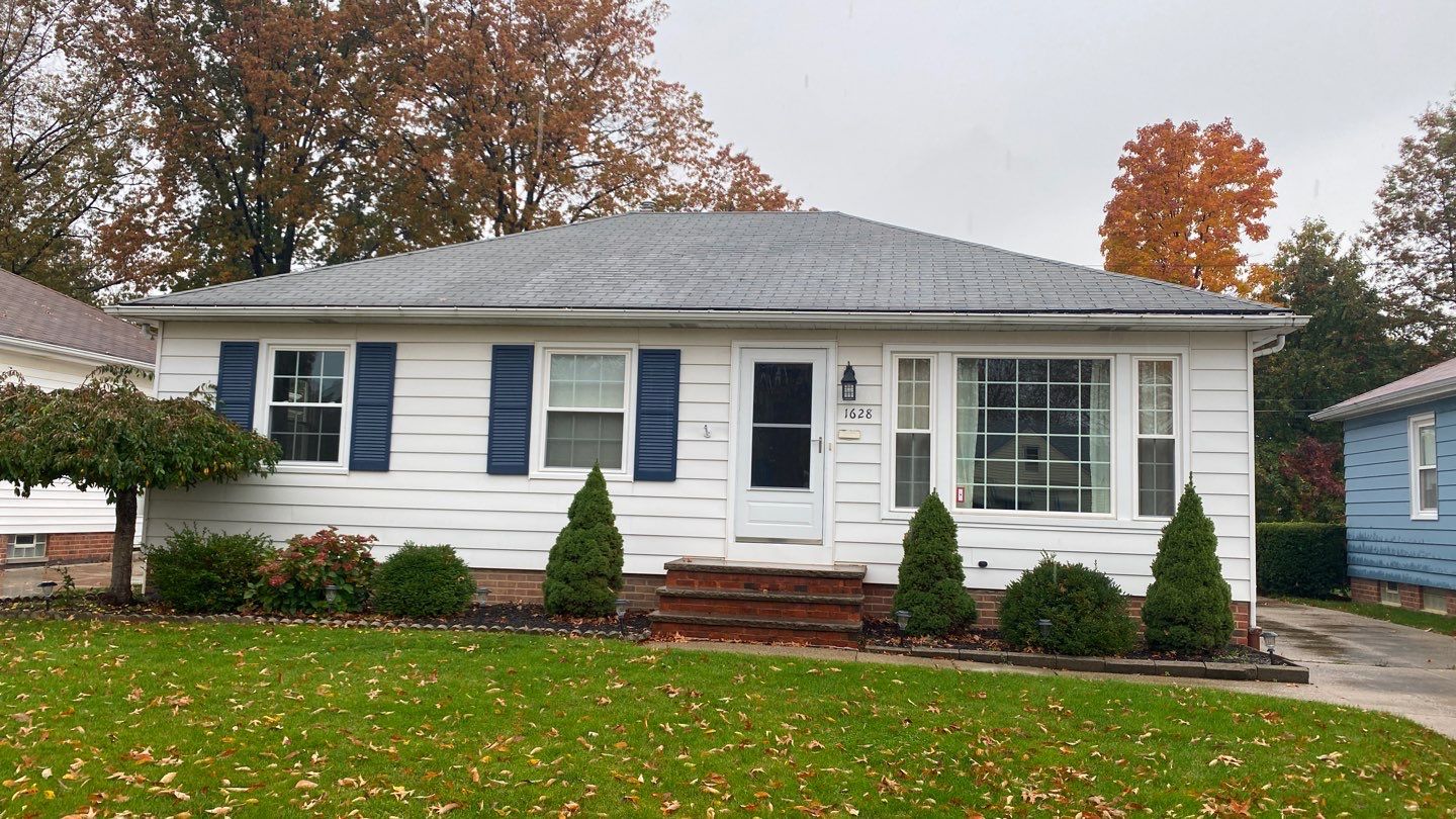 Kathy Lunar by Silver Leaf Contracting 