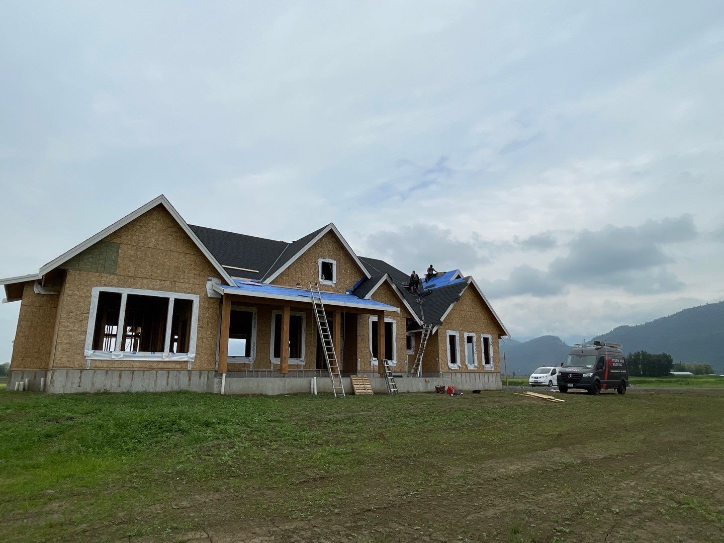 Residential Roofing Installation using OC Oakridge shingles by Top Notch Roofing Inc