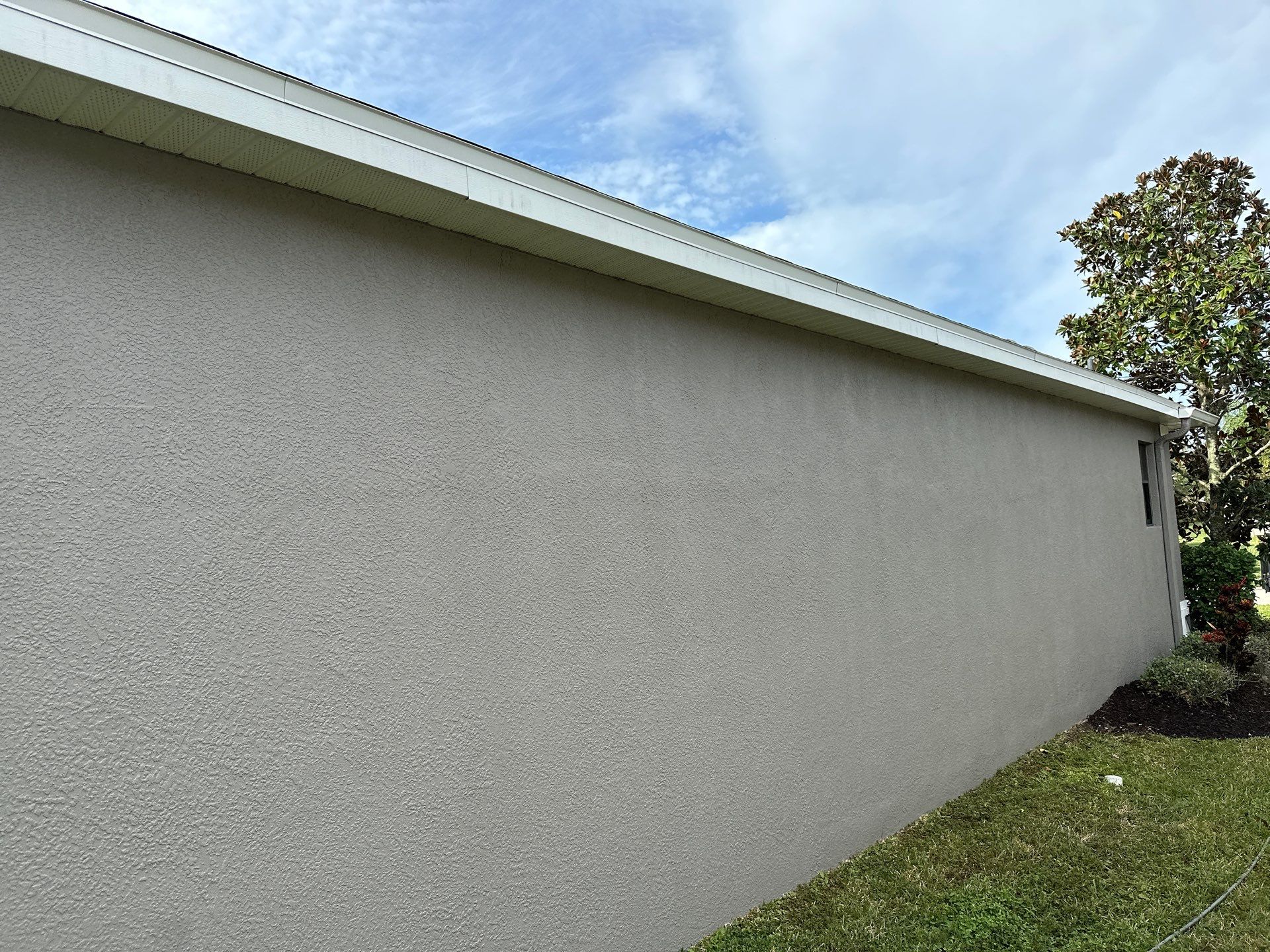 House Wash, Lanai Cleaning, and Driveway Cleaning by Sunshine AquaWash