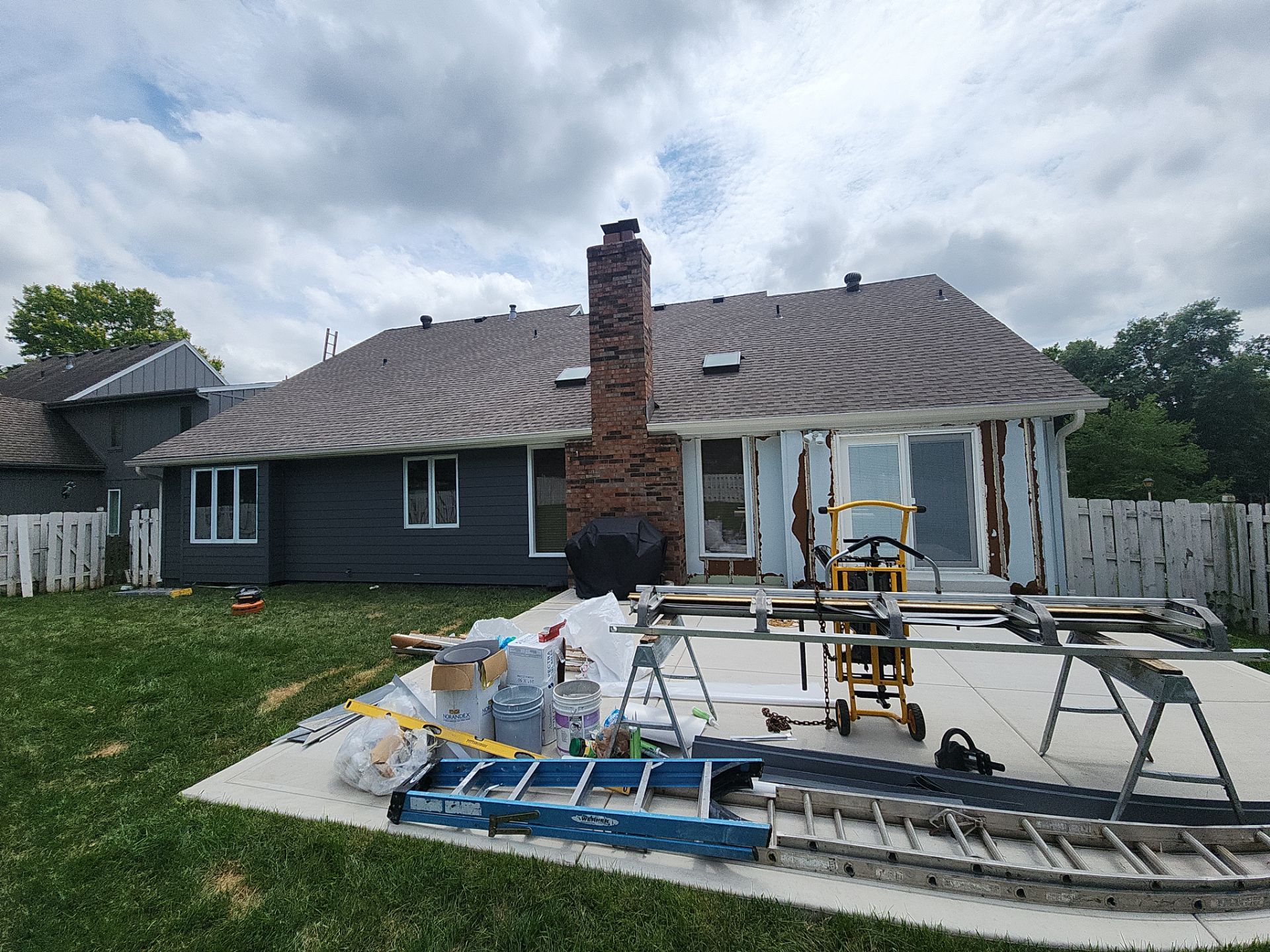 James Hardie siding in Overland park  by EEC  Windows, Siding & Roofing 