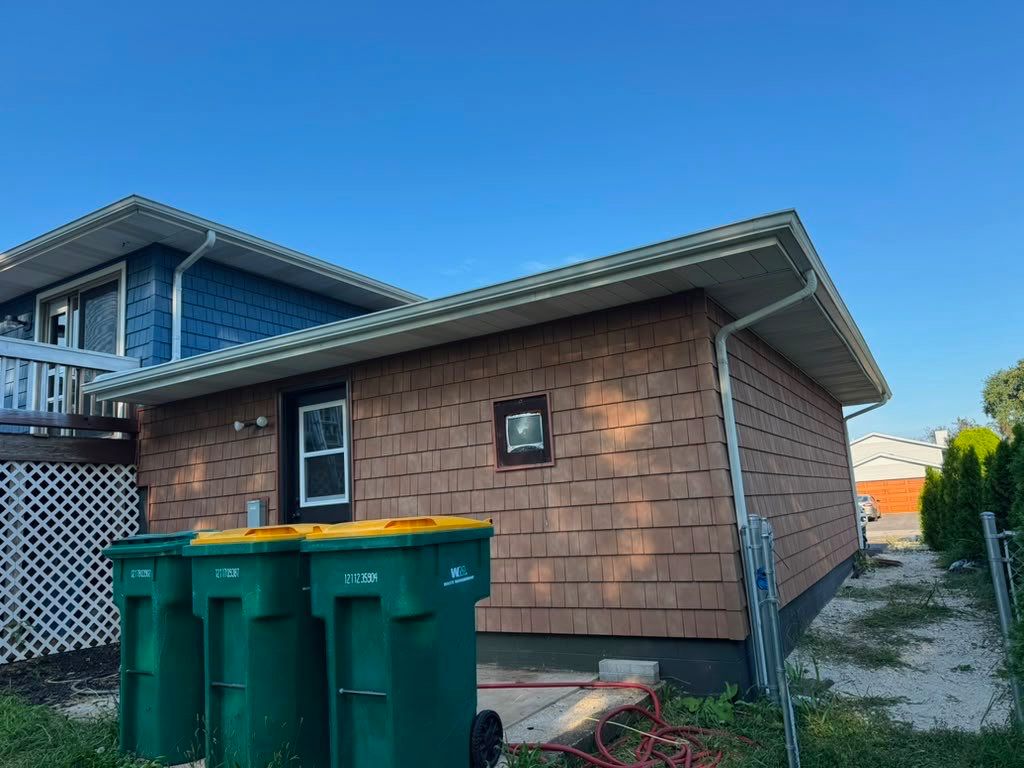 Mastic Cedar Discovery Siding in Crown Point, IN — photo 2