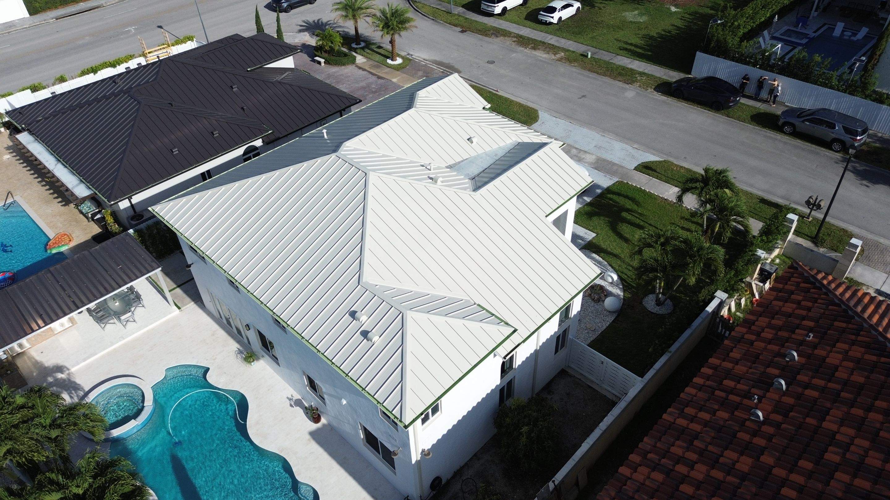 Metal Roof - Galvalume - Almond by Istueta Roofing