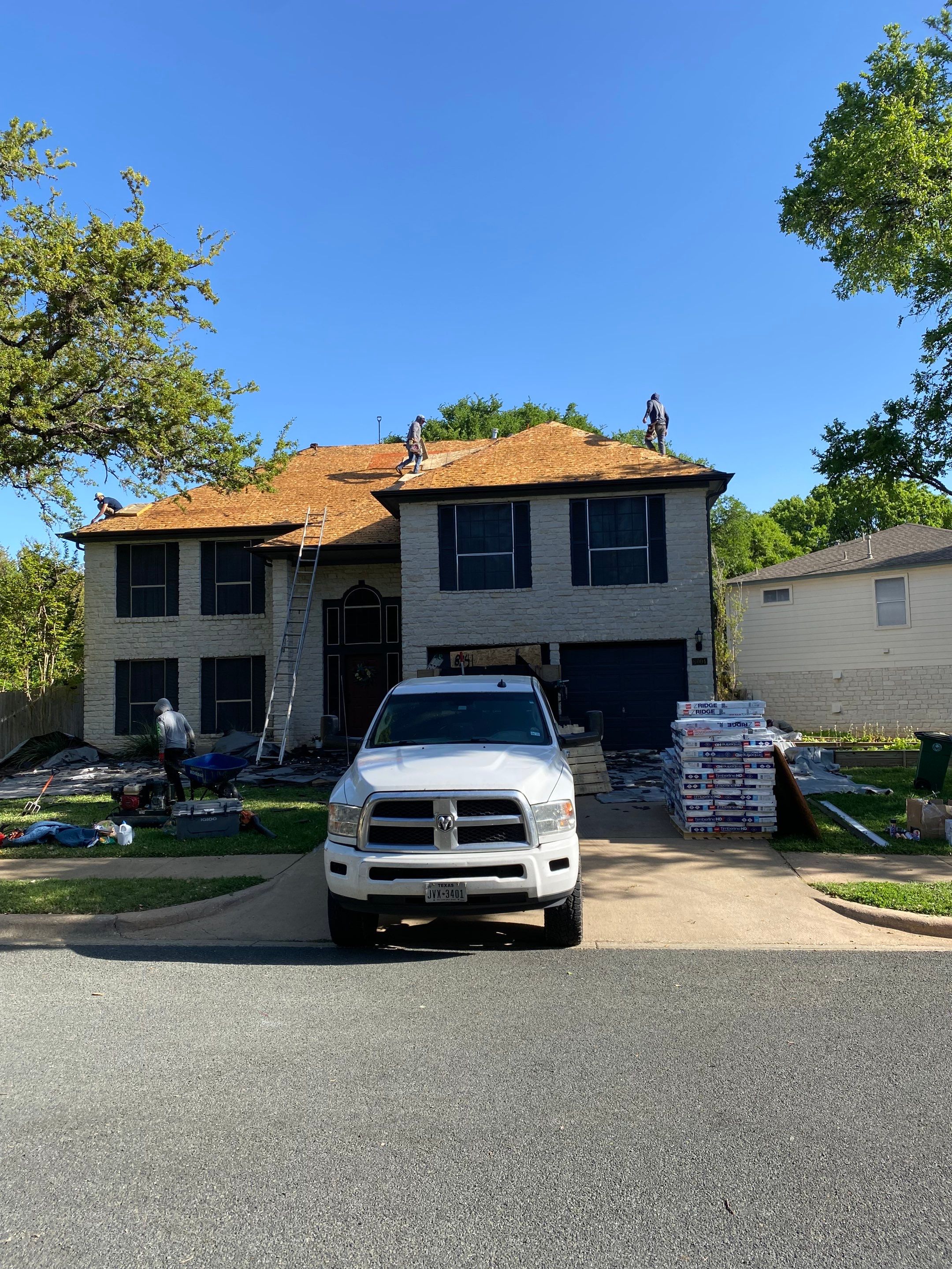 GAF HDZ - Charcoal by Elite Roofing LLC