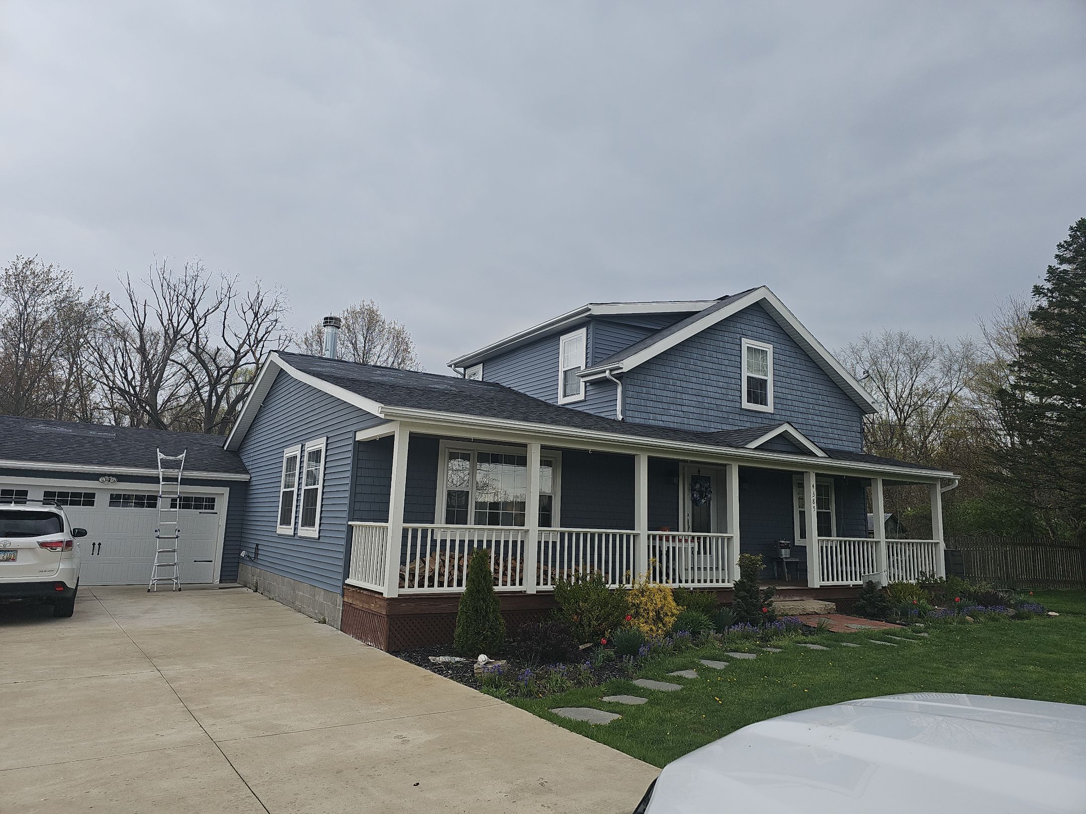 ATLAS PINNACLE COLOR: PRISTINE BLACK by Eagle Eye Roofing