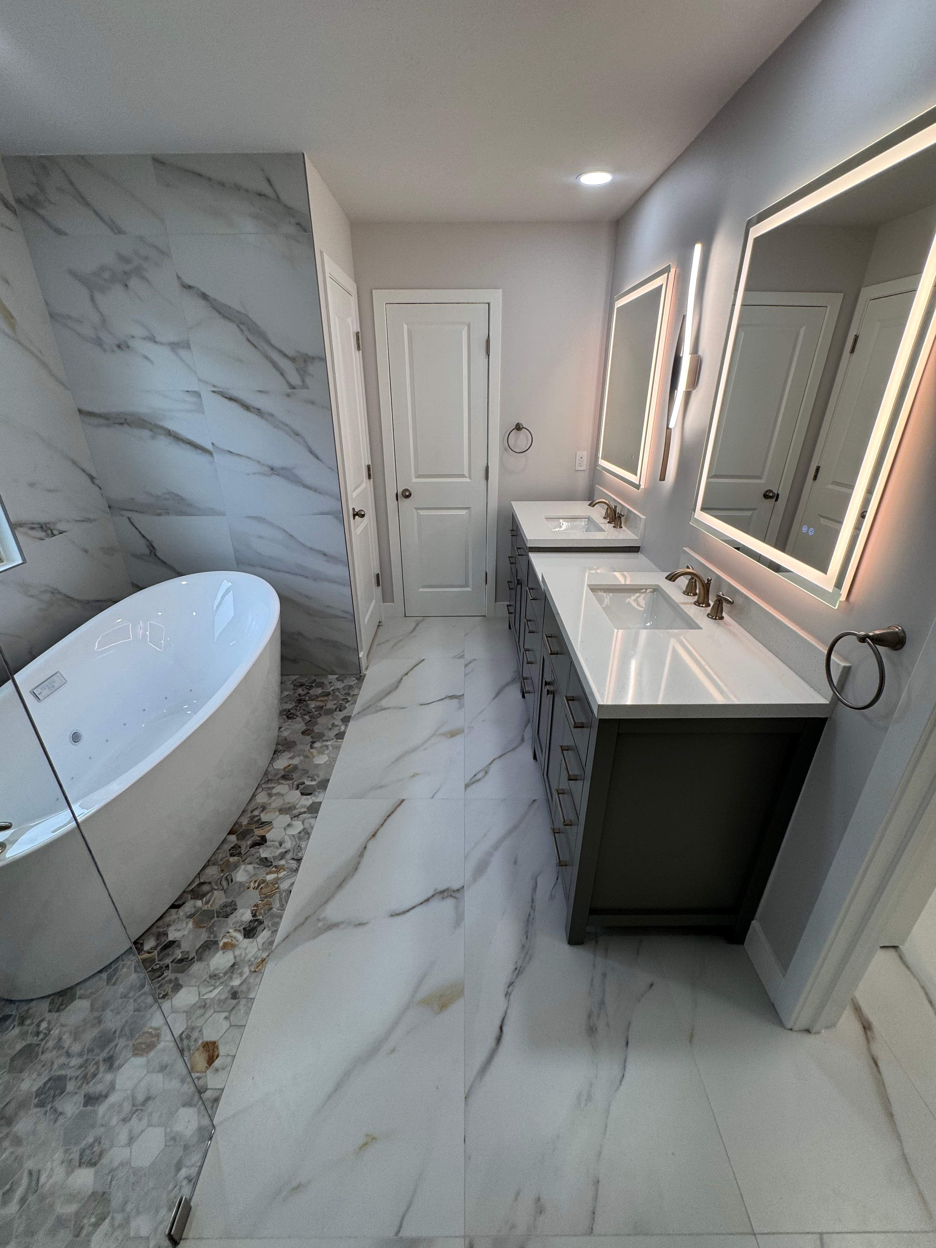 Master bathroom renovation by Prudencio
