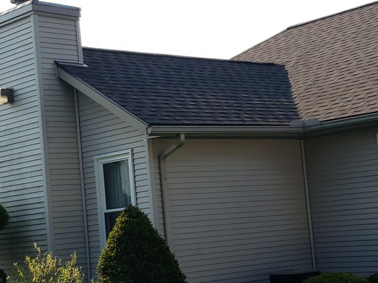Brand: Atlas Pinnacle Color: Pristine Scotchgard Weathered Shadow Drip: Musket Brown by Eagle Eye Roofing