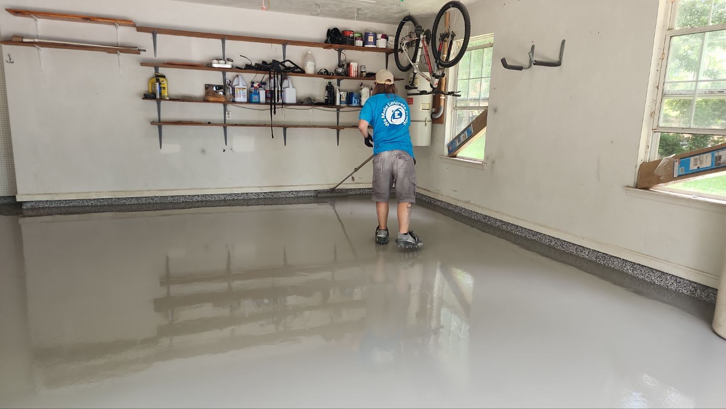 This home’s garage floor before and after is like DAY and NIGHT 🌙 by Deese Elite Concrete Coatings