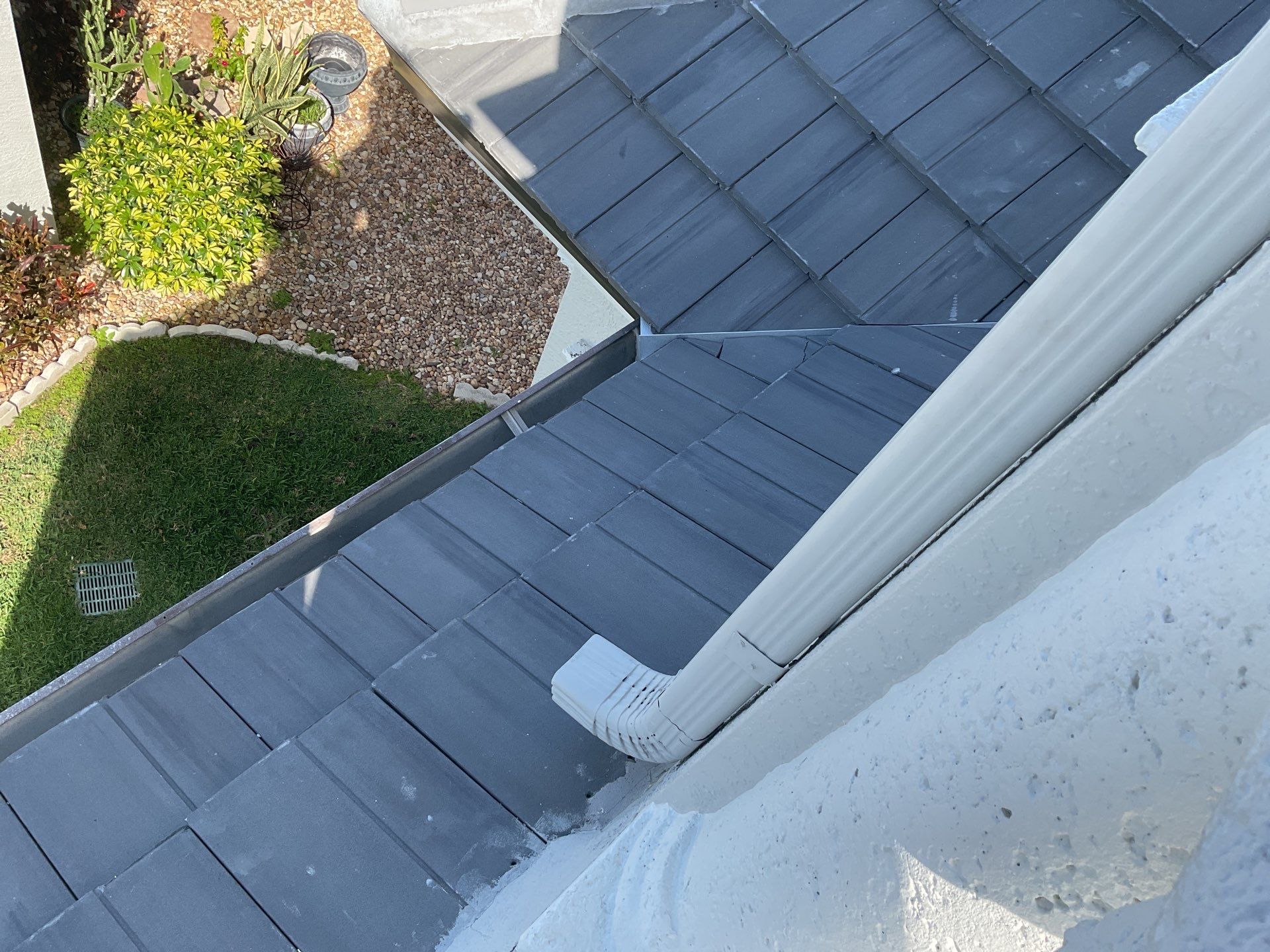 7-Inch Seamless Gutters for Heavy Rainfall in Cape Coral FL by Gutter Professors
