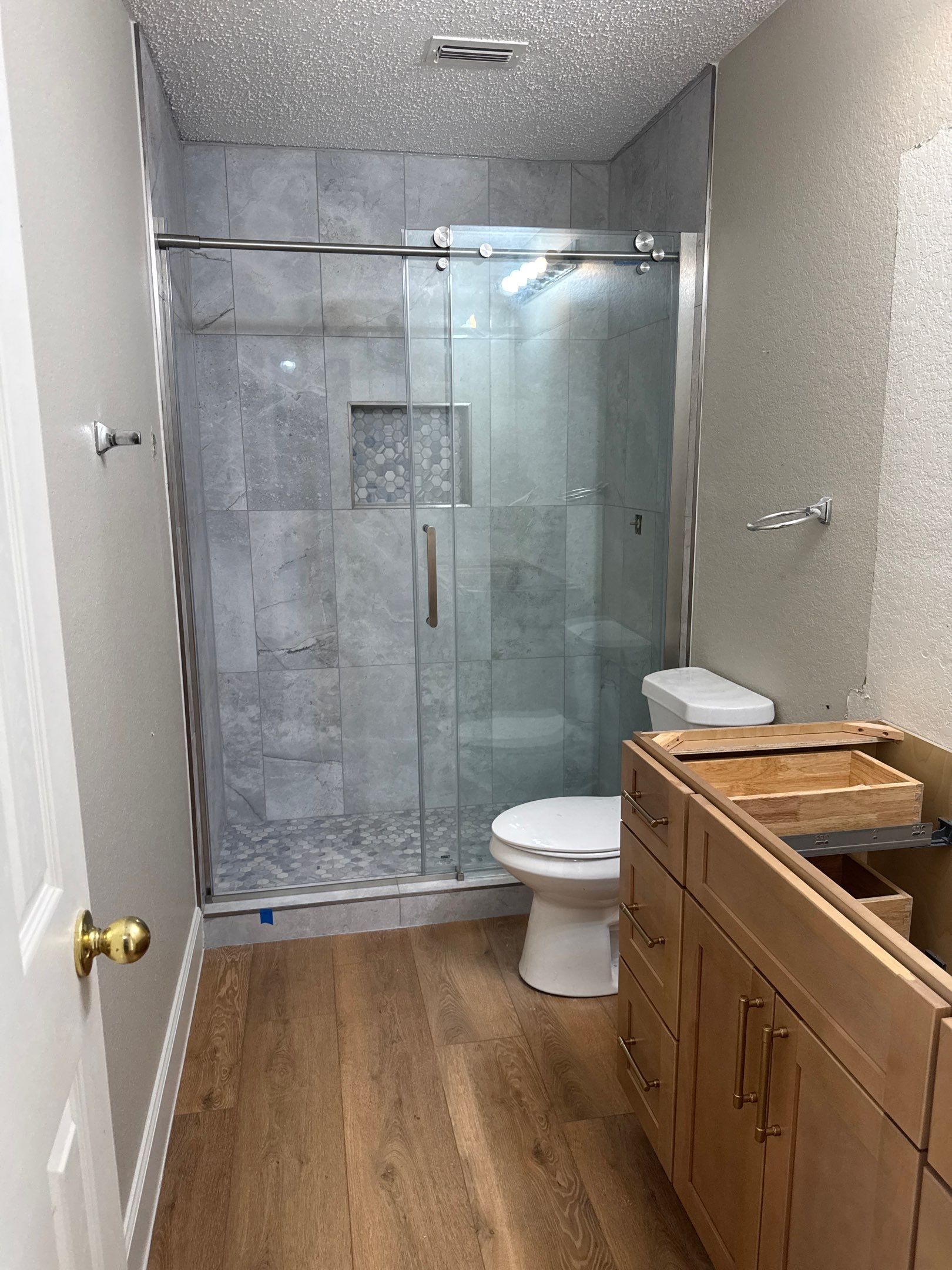 Full-Spectrum Home Makeover: Floor-to-Ceiling Remodel in 25 Days by Tibi Soli LLC