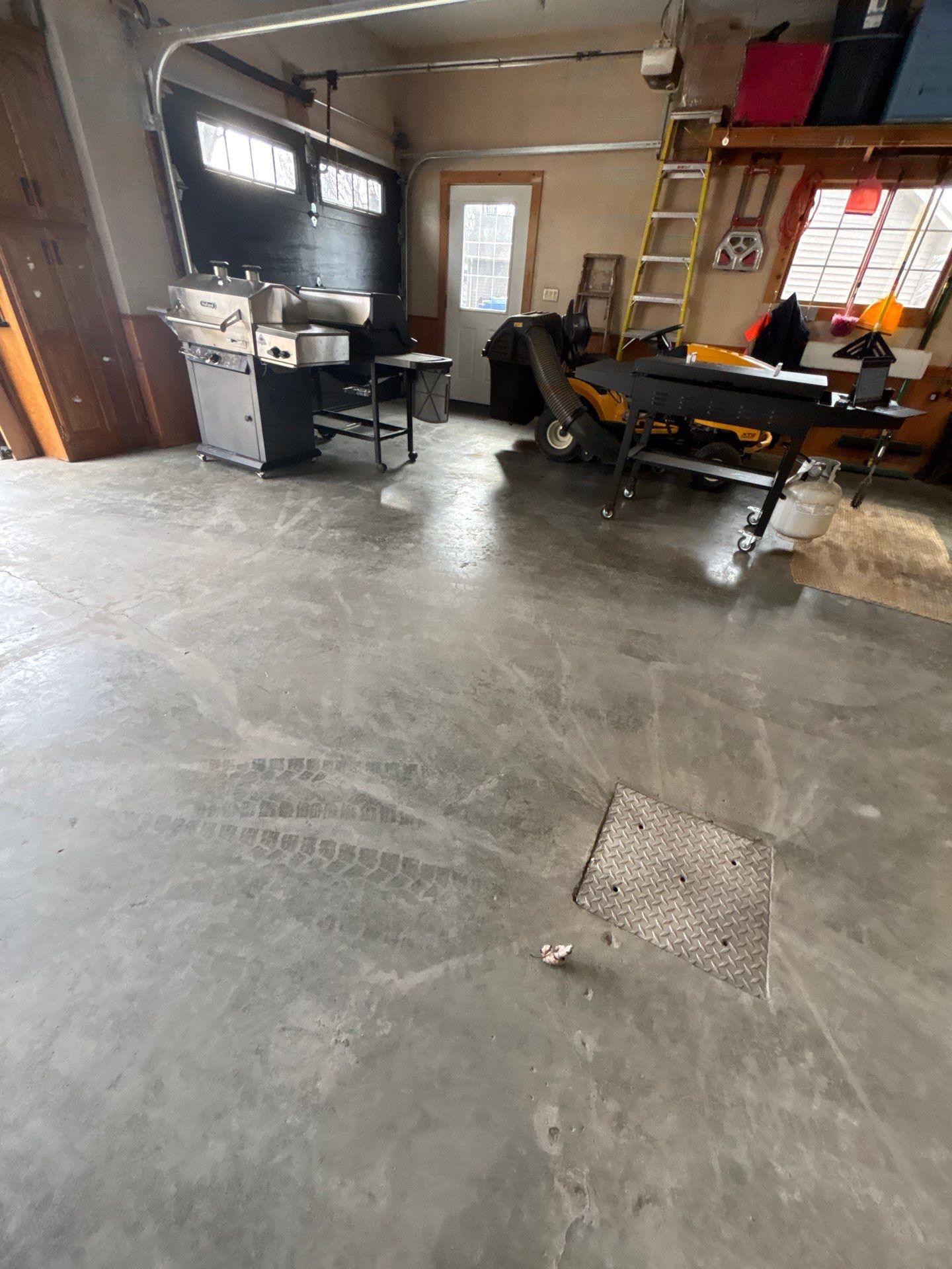 Multi-Fleck Epoxy Garage Floor Coating in Dell Rapids by Select Painting, Coatings & Garage Cabinets