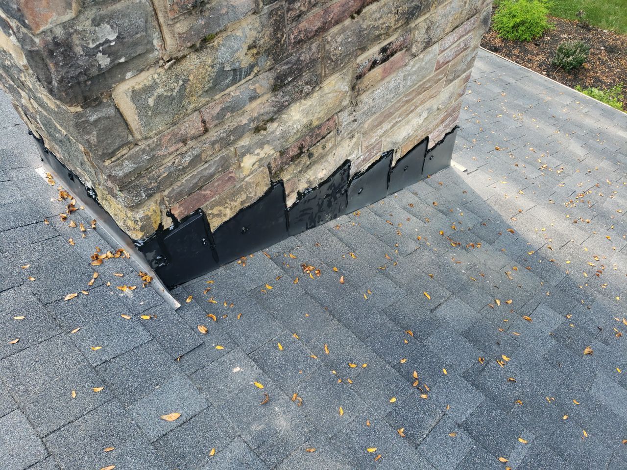 Brand: Atlas Pinnacle Color: Pristine Scotchgard Black Shadow Drip: Musket Brown by Eagle Eye Roofing