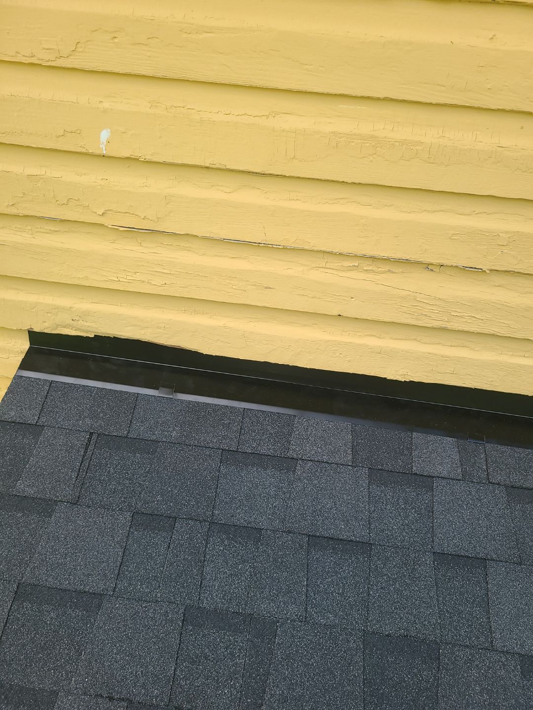 Arlington: CertainTeed Landmark Designer Shingles in Moire Black by RM Banning, Inc.