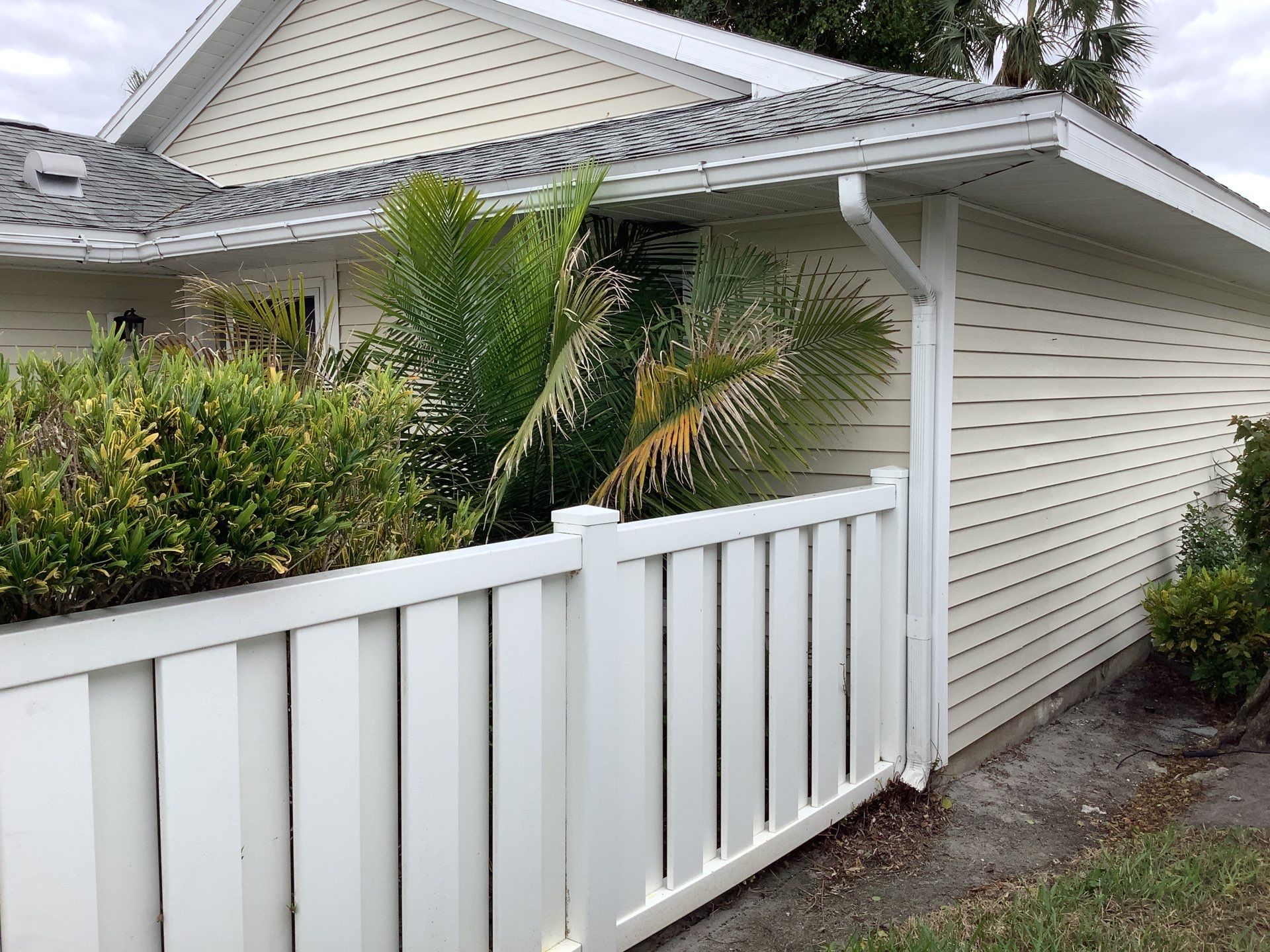 6-Inch Gutters in Fort Myers FL by Gutter Professor by Gutter Professors