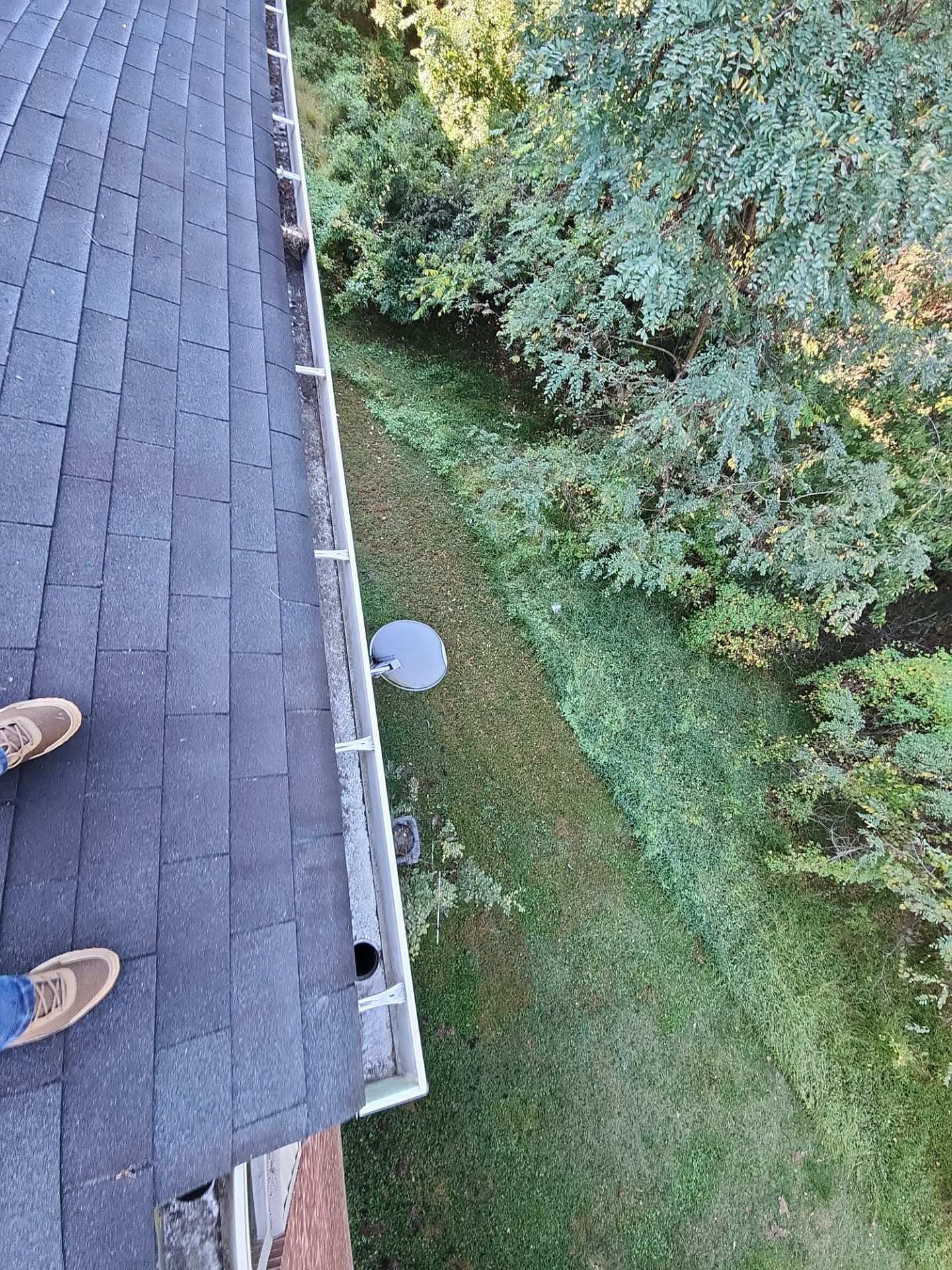 Commercial gutter cleaning Columbia & Ellicott City, MD after photo with clean gutters