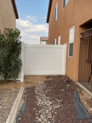 Fence Installation using Vinyl
