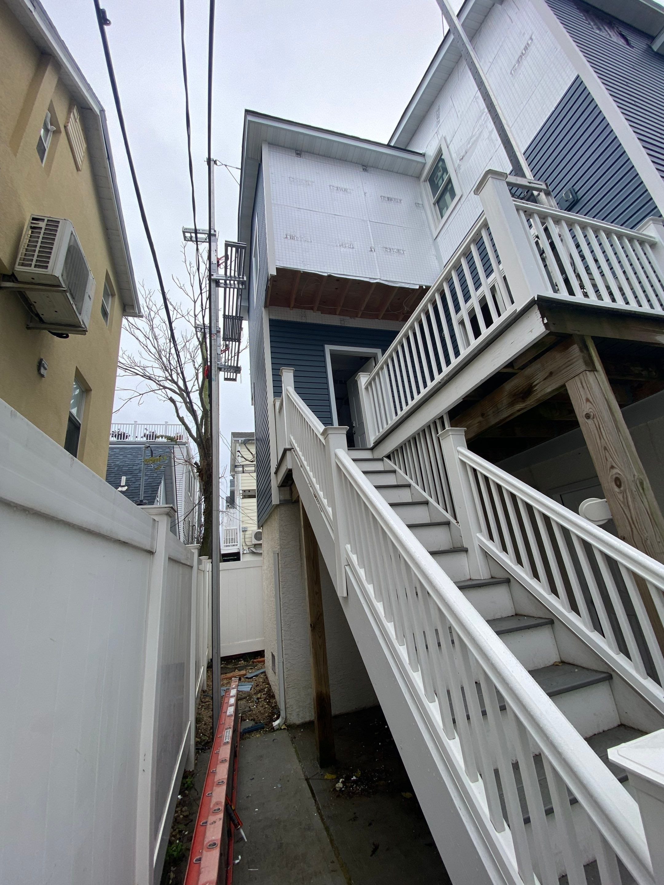 House lift in the westend of Long Beach. by Above All Gutters