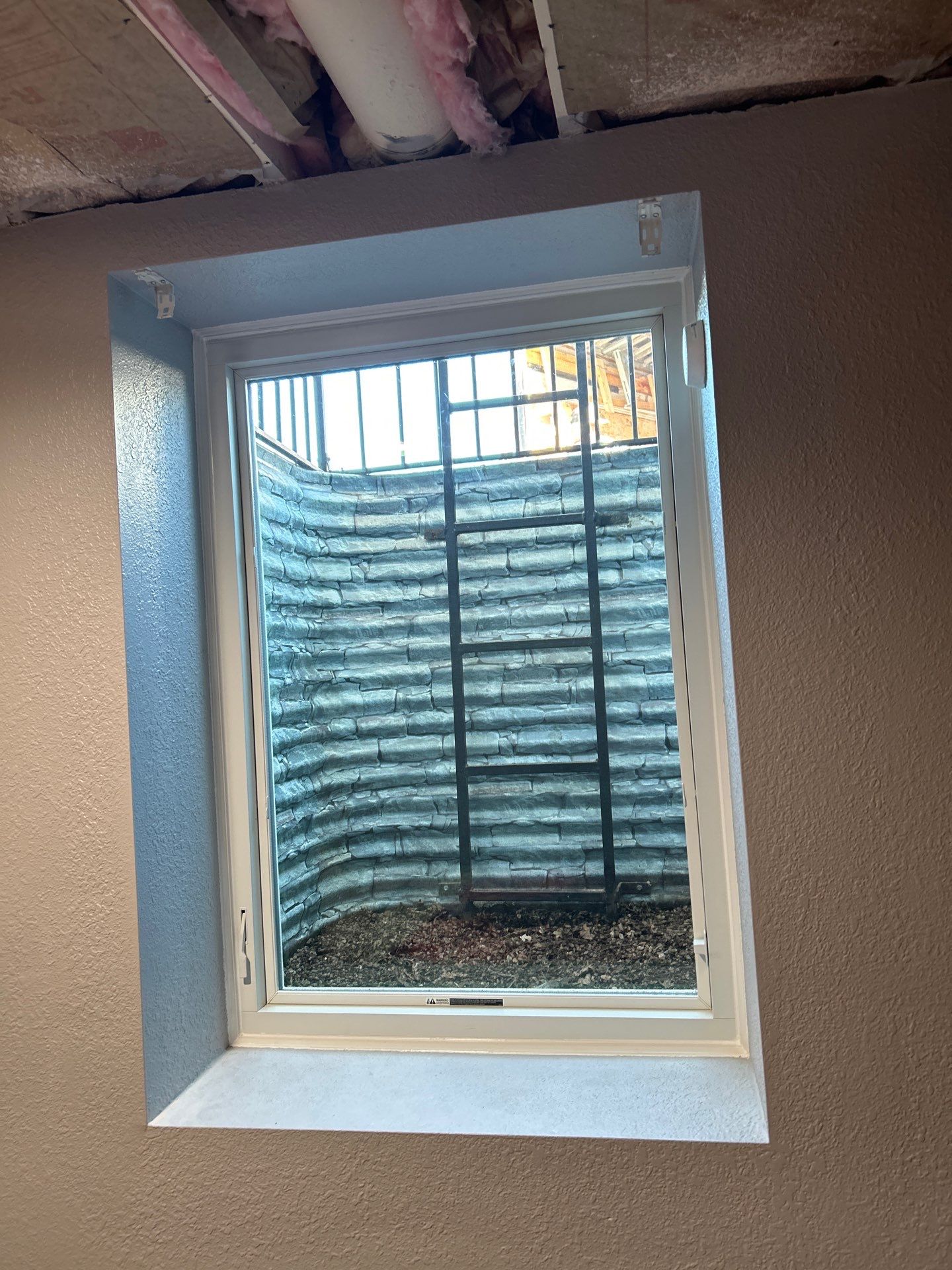 Window Replacement using Pella 250 series vinyl window by United Windows and Siding LLC