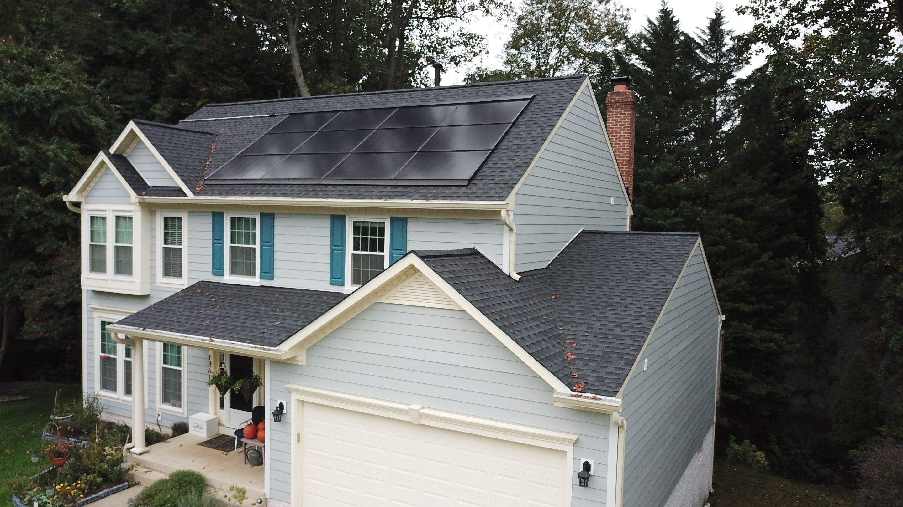 Exterior Home Makeover using GAF Timberline HDZ, GAF Decotech, and James Hardie Siding by American Home Contractors